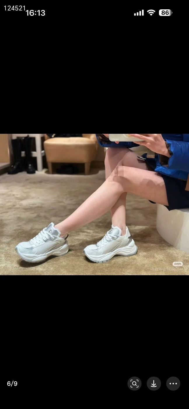 Louis Vuitton Louis Vuitton Run 55 Women's Sneaker Size US 5 / IT 35 - 8 Thumbnail
