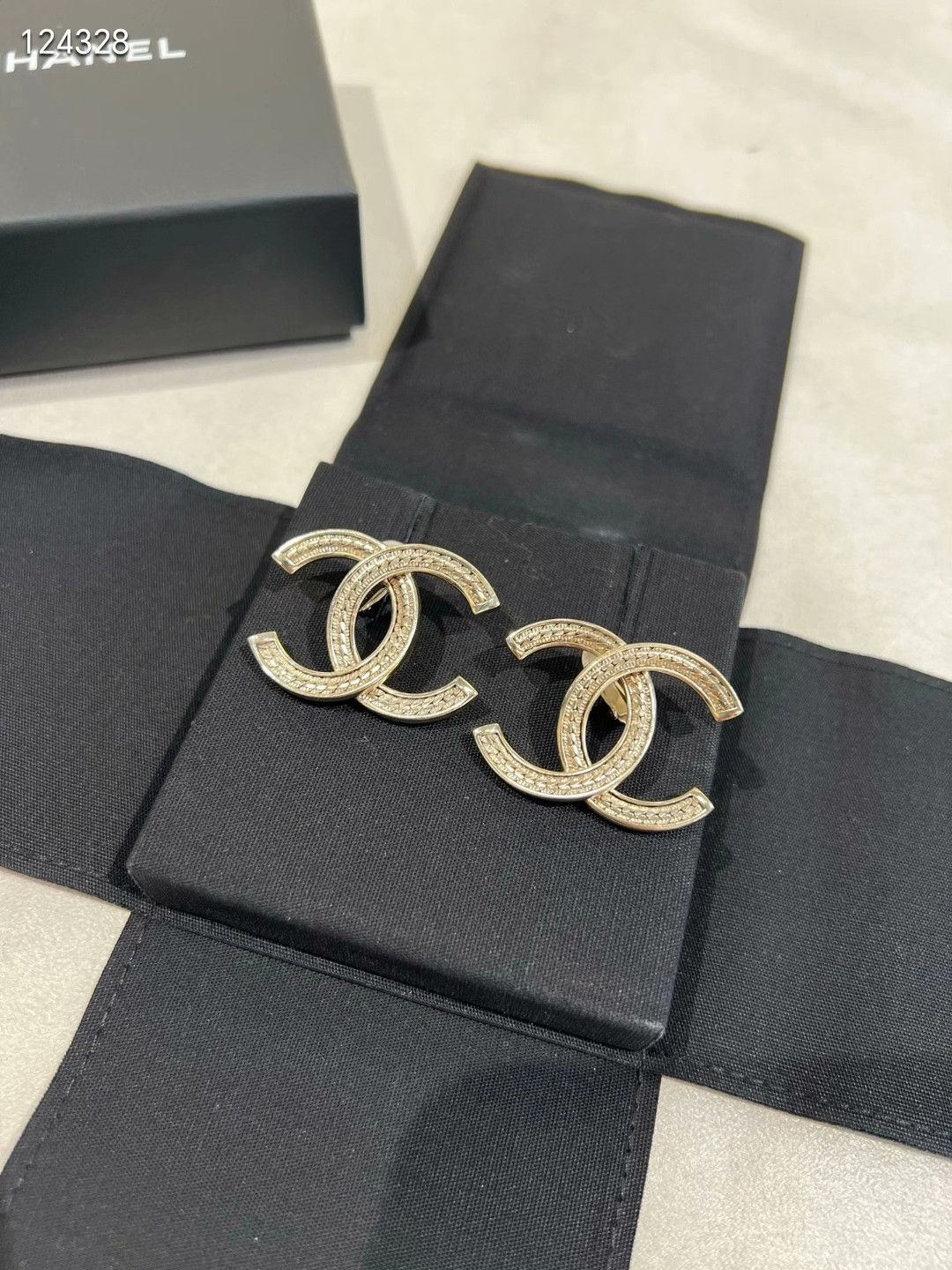Chanel Chanel Gold Double C Logo Ear Clips Size ONE SIZE - 2 Thumbnail