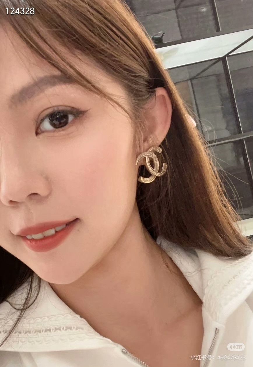 Chanel Chanel Gold Double C Logo Ear Clips Size ONE SIZE - 6 Thumbnail