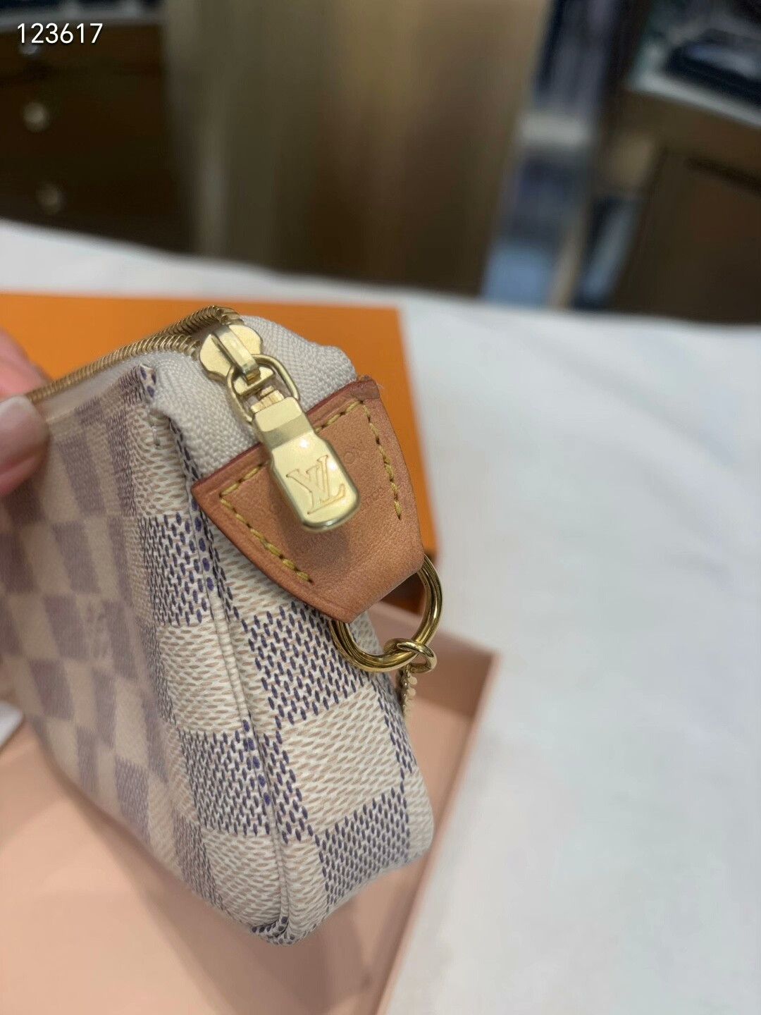 Louis Vuitton LV White Damier Mini Mahjong Coin Purse Size ONE SIZE - 6 Thumbnail