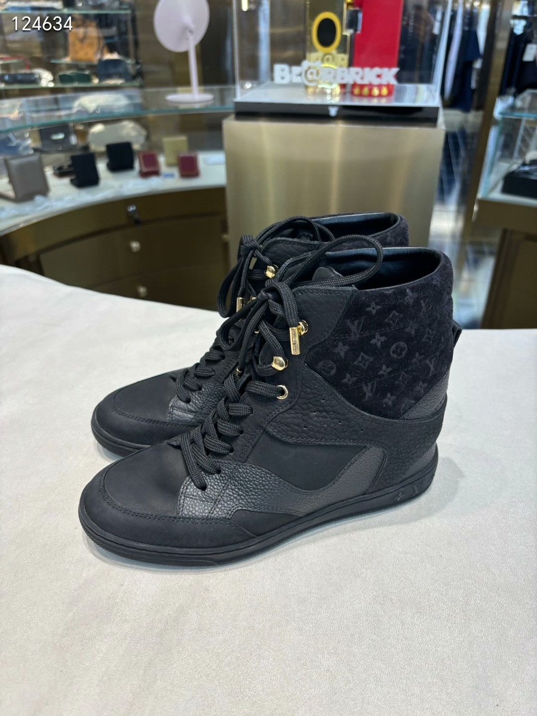 Louis Vuitton Louis Vuitton Monogram High-Top Shoes Size US 6 / IT 36 - 2 Thumbnail