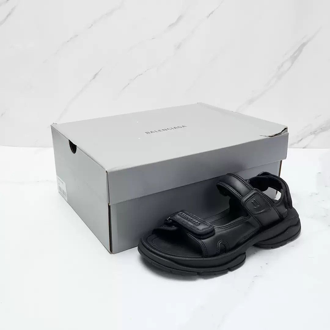 Balenciaga Balenciaga Women's Embossed Beach Sandals Size US 6 / IT 36 - 7 Thumbnail