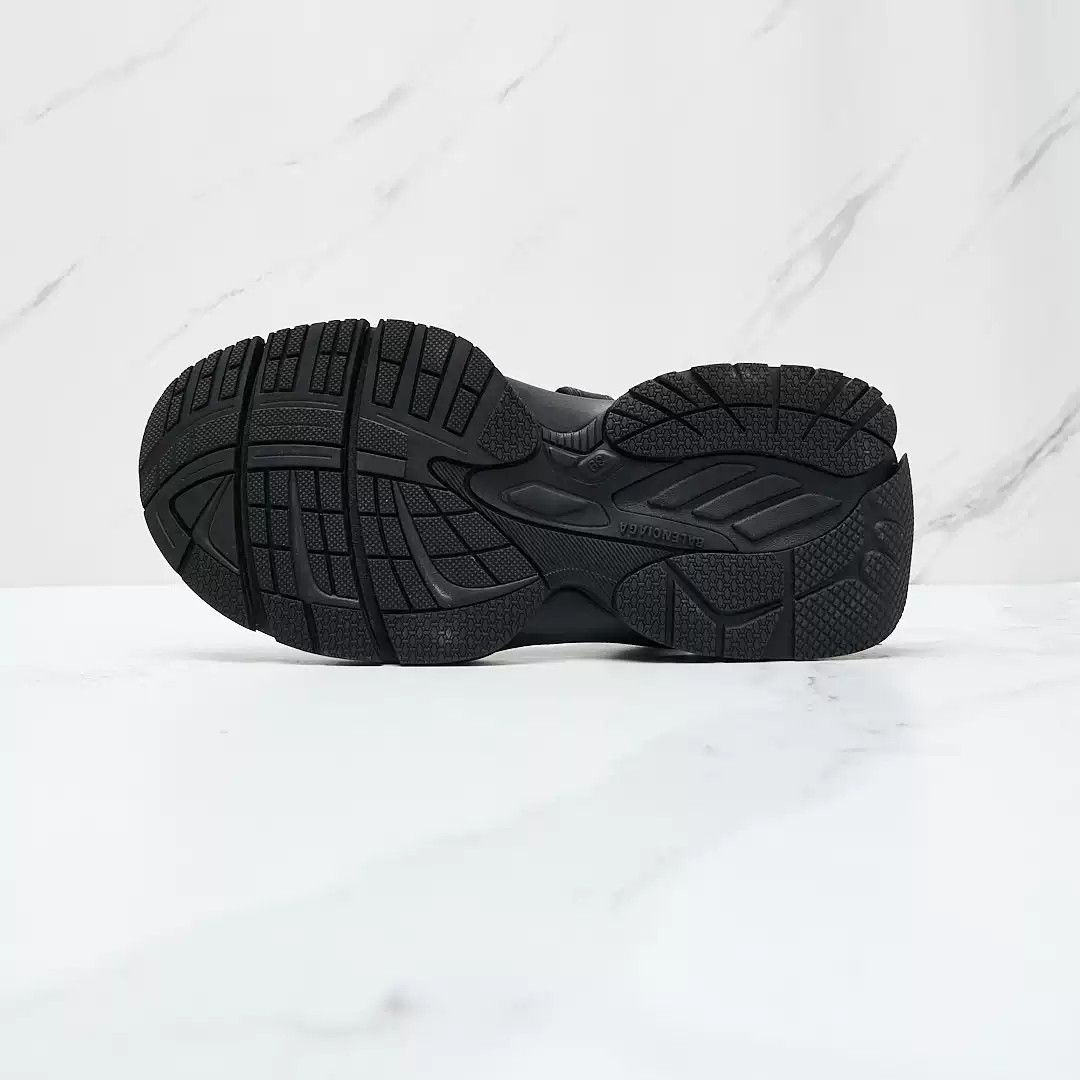 Balenciaga Balenciaga Women's Embossed Beach Sandals Size US 6 / IT 36 - 6 Thumbnail