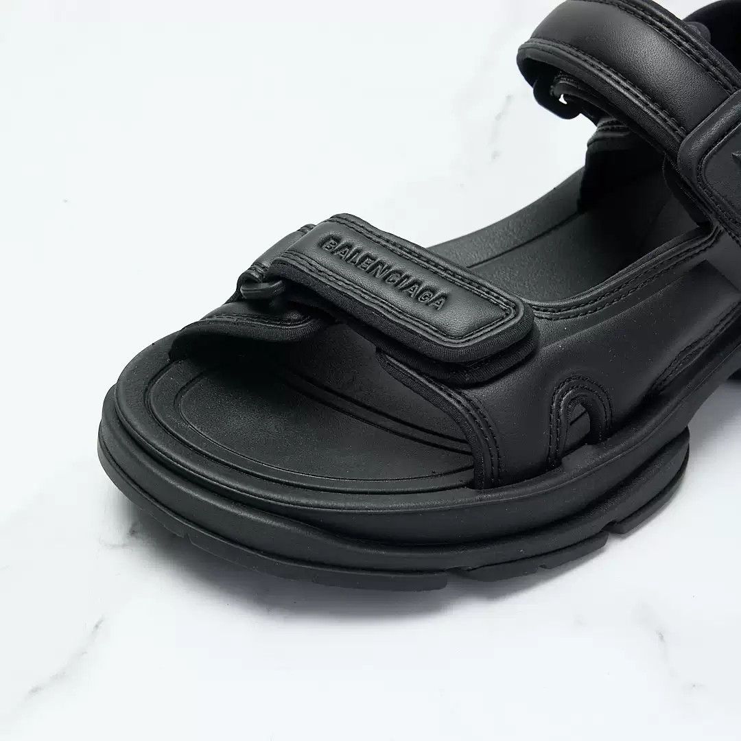 Balenciaga Balenciaga Women's Embossed Beach Sandals Size US 6 / IT 36 - 4 Thumbnail