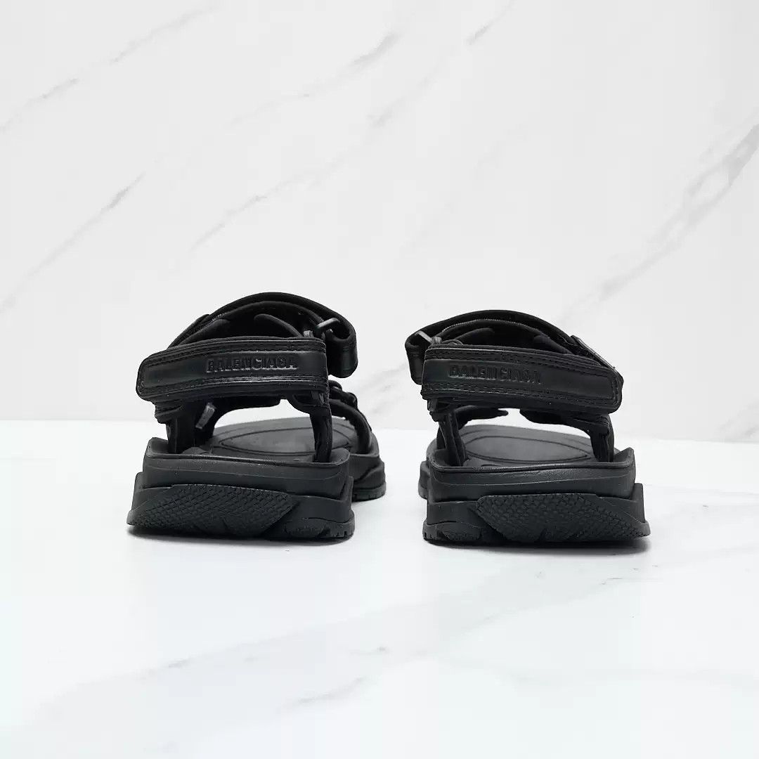 Balenciaga Balenciaga Women's Embossed Beach Sandals Size US 6 / IT 36 - 5 Thumbnail