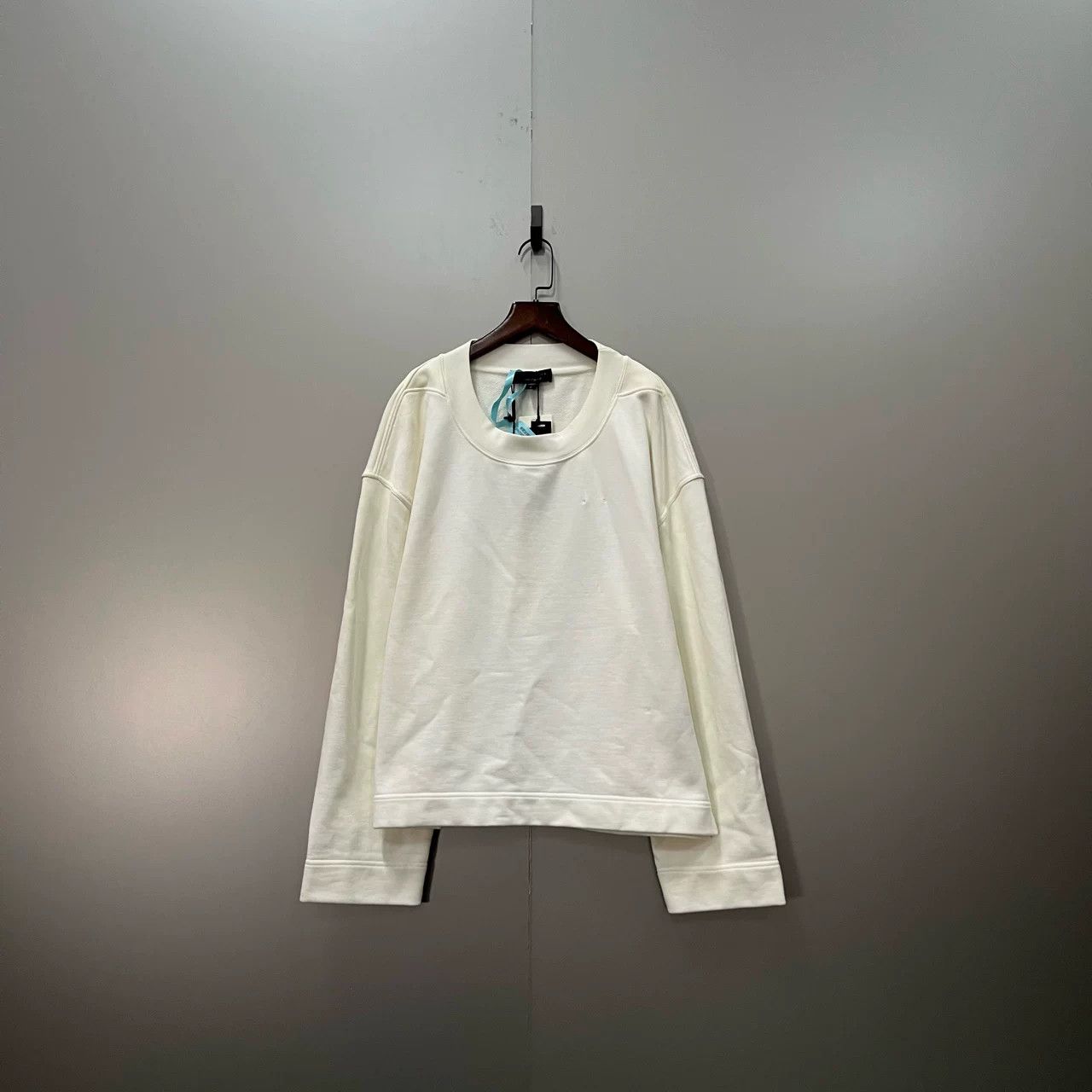 Burberry Burberry Crystal Pendant Sweatshirt Size L / US 10 / IT 46 - 2 Thumbnail