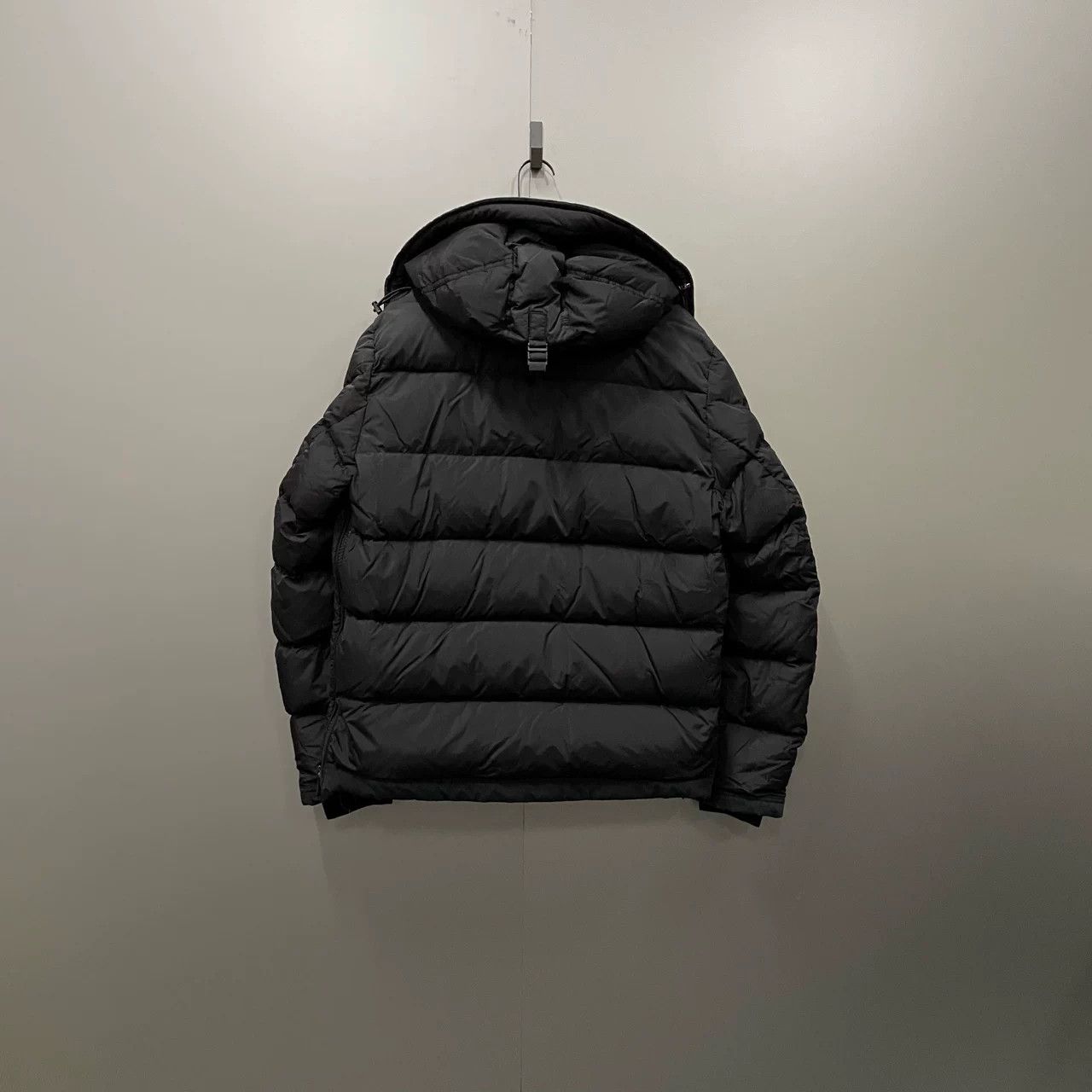 Moncler Moncler Black Down Jacket Size M / US 6-8 / IT 42-44 - 2 Thumbnail