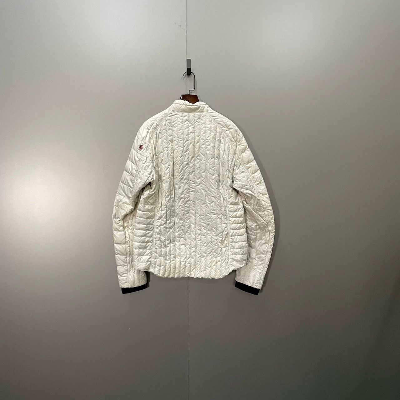 Moncler Moncler White Down Jacket Size XL / US 12-14 / IT 48-50 - 2 Thumbnail