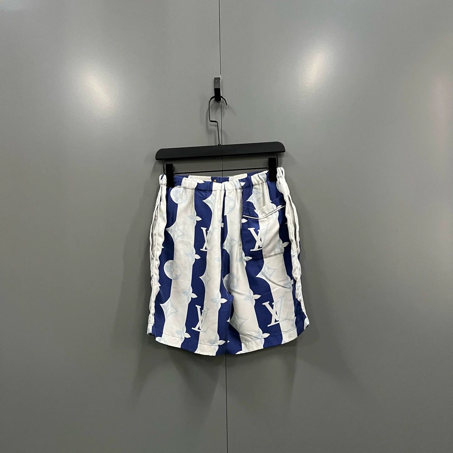 Louis Vuitton Louis Vuitton Blue White Stripe Monogram Silk Shorts Size 36" / US 14 / IT 50 - 2 Thumbnail
