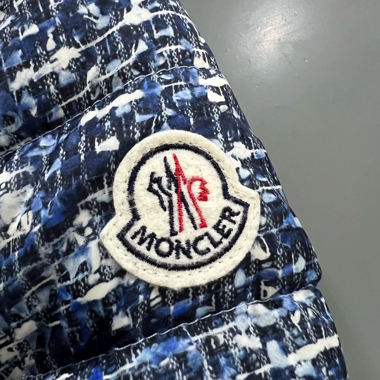 Moncler Moncler Tie-Dye Logo Down Jacket Size XS / US 0-2 / IT 36-38 - 3 Thumbnail