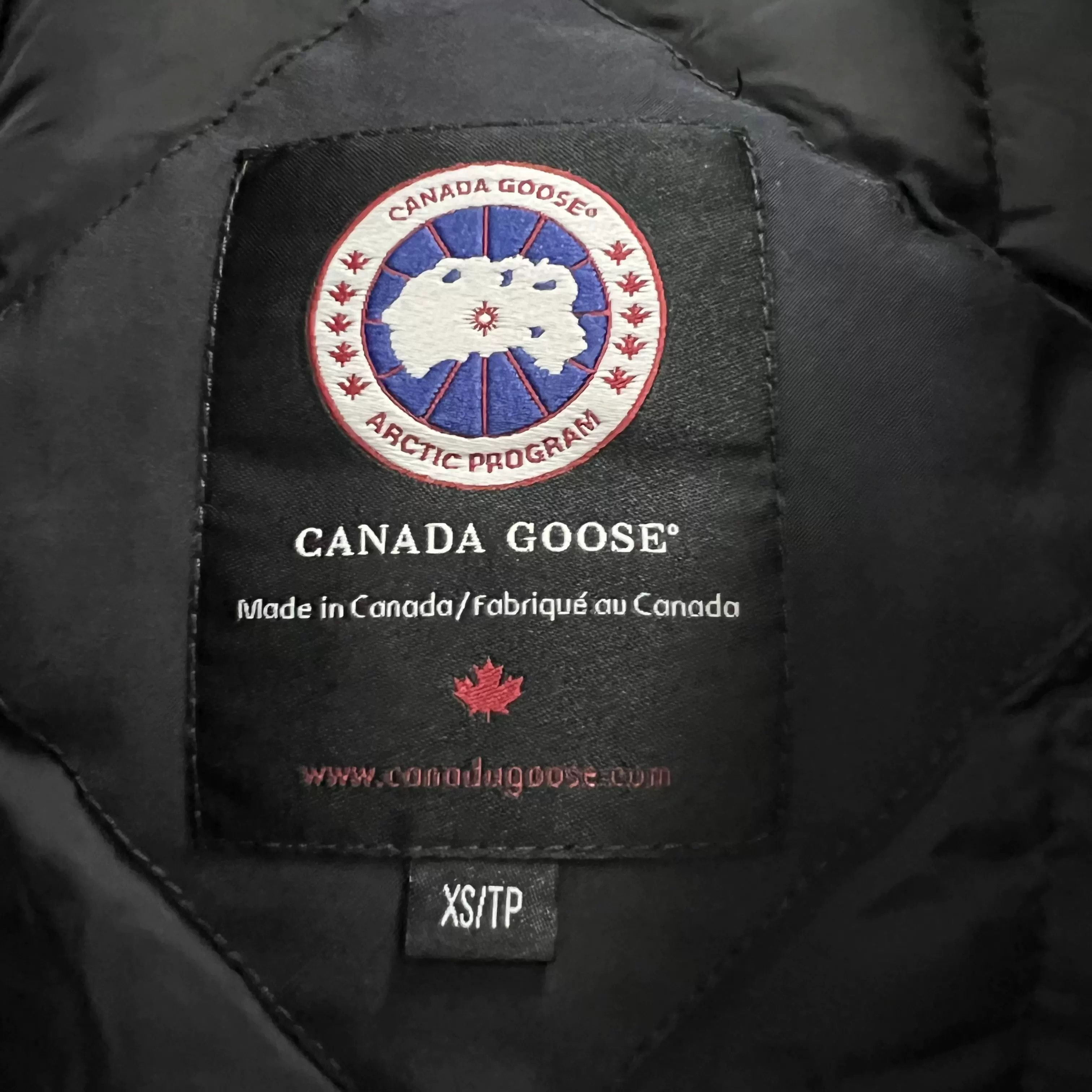 Canada Goose Canada Goose Solid Logo Embroidered Down Jacket XS Size XS / US 0-2 / IT 36-38 - 3 Thumbnail