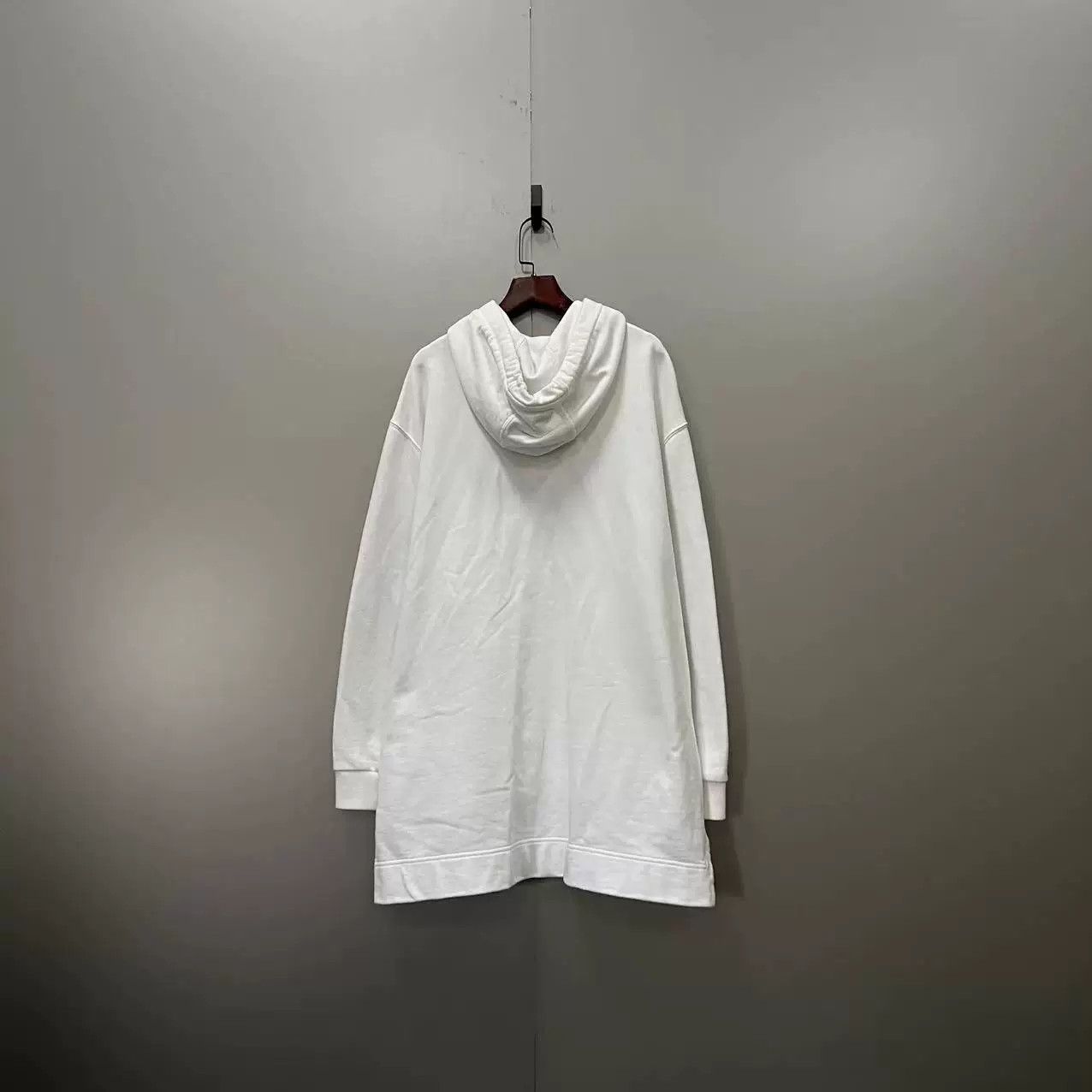 Burberry Burberry White Embroidered Logo Hoodie XS Size XS / US 0-2 / IT 36-38 - 2 Thumbnail
