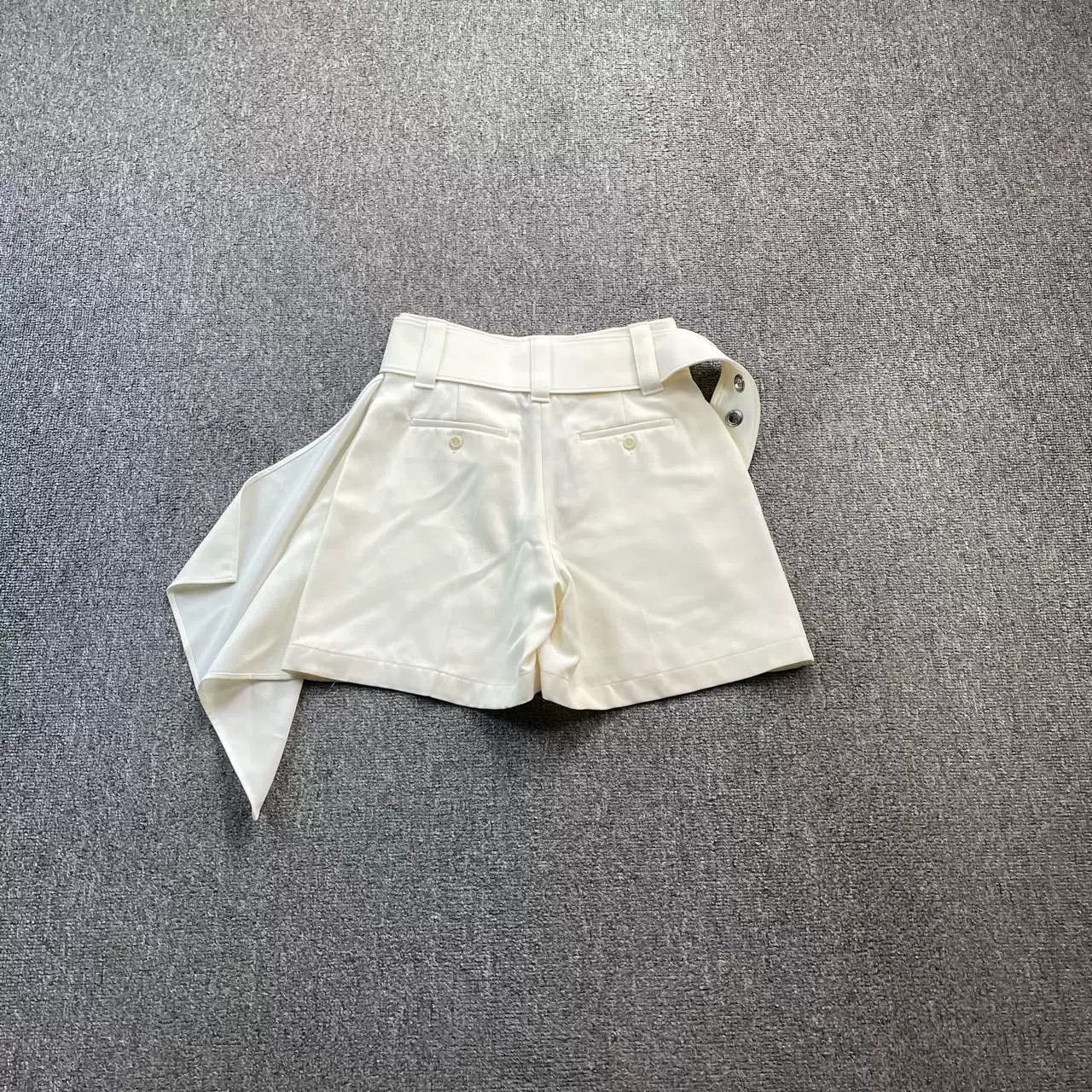 JW Anderson JW Anderson White Wide Belt Shorts Size 30" / US 8 / IT 44 - 2 Thumbnail