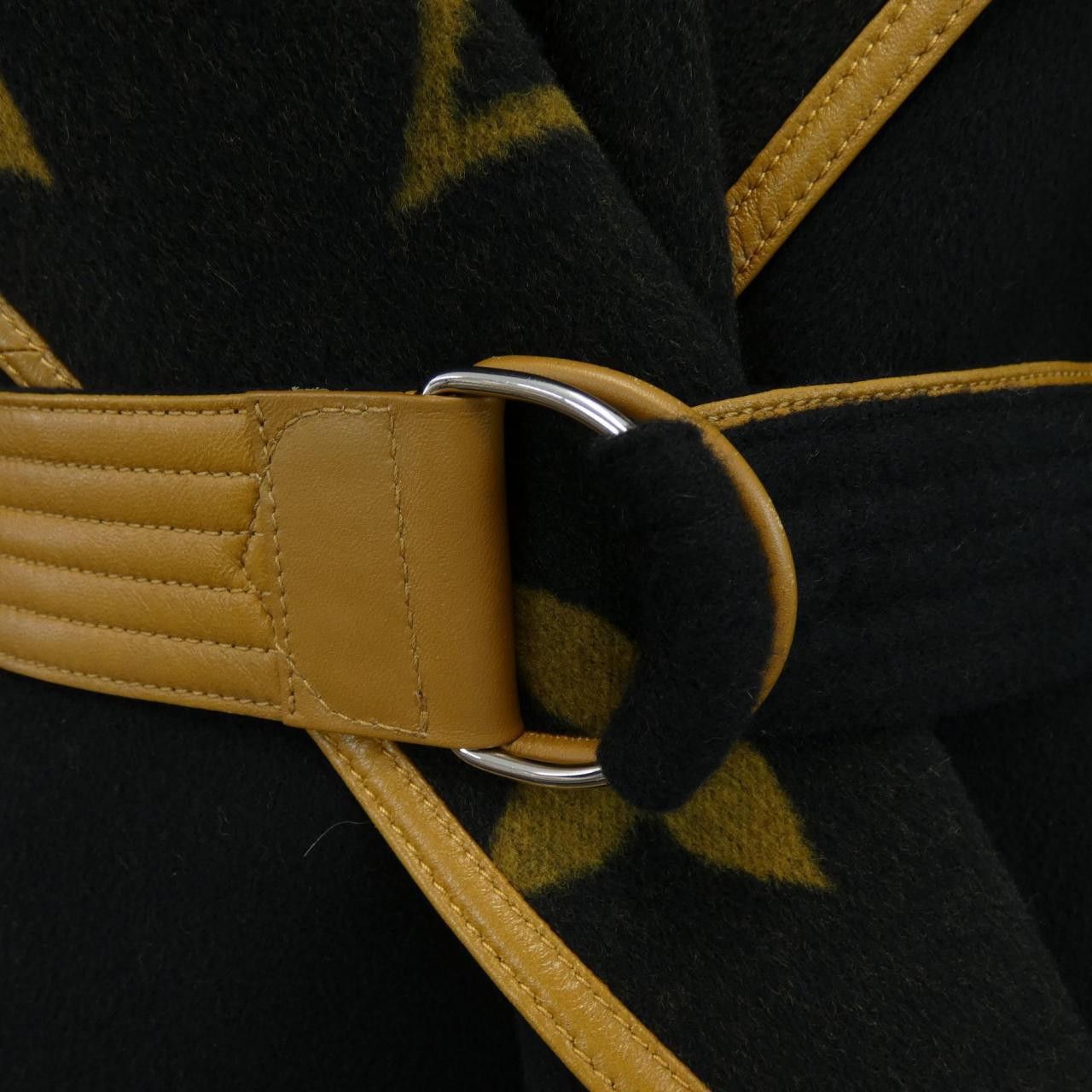 Louis Vuitton Louis Vuitton Louis Vuitton Wrap Coat Wool Coat Textile Outerwear FHCO43NUV DUTY FREE for USA Size ONE SIZE - 7 Thumbnail