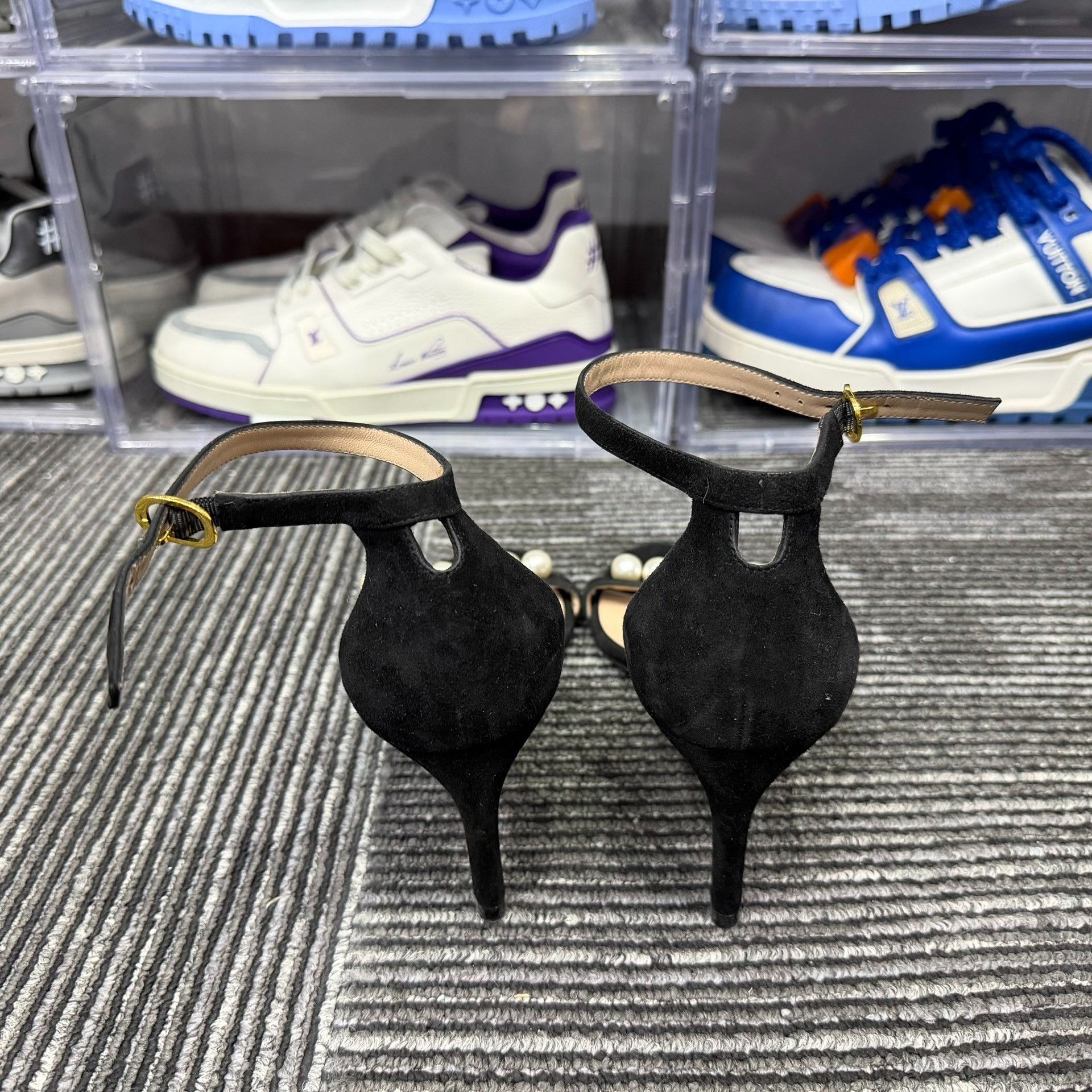 Stuart Weitzman Stuart Weitzman Black Sandals us_7 Women Size US 7 / IT 37 - 3 Thumbnail