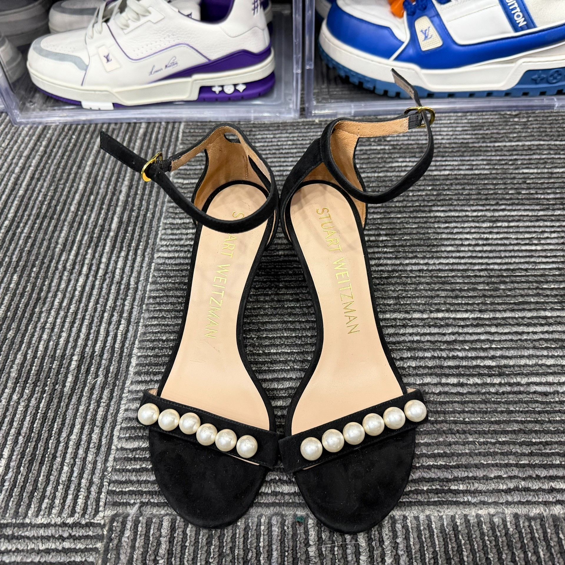 Stuart Weitzman Stuart Weitzman Black Sandals us_7 Women Size US 7 / IT 37 - 2 Thumbnail