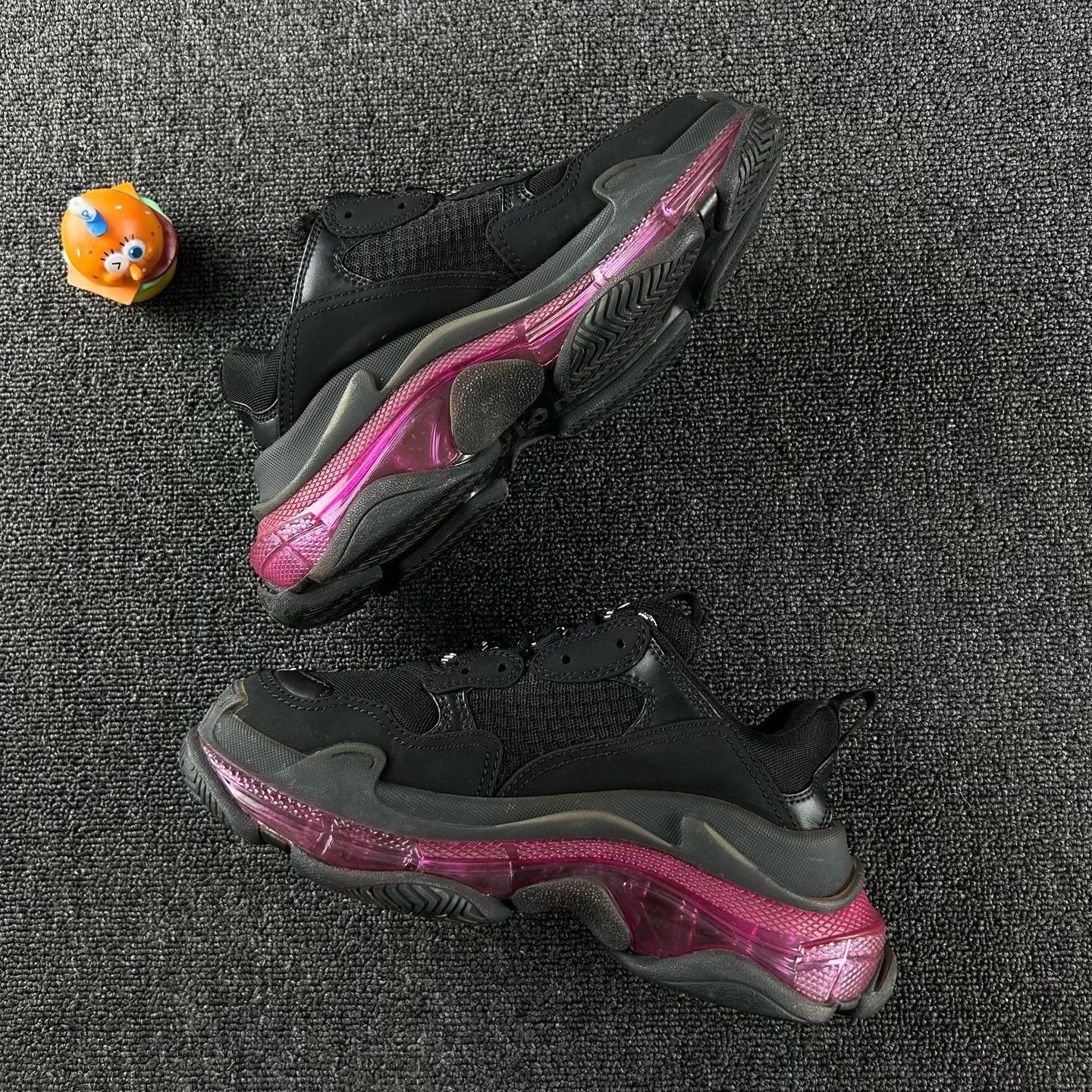 Balenciaga Balenciaga Triple S Sneakers in Black and Pink Size US 7 / IT 37 - 3 Thumbnail