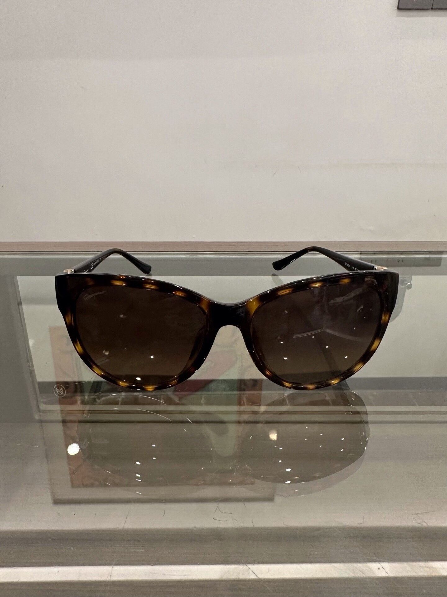 Salvatore Ferragamo Ferragamo Amber Side Metal Logo Sunglasses Size ONE SIZE - 3 Thumbnail