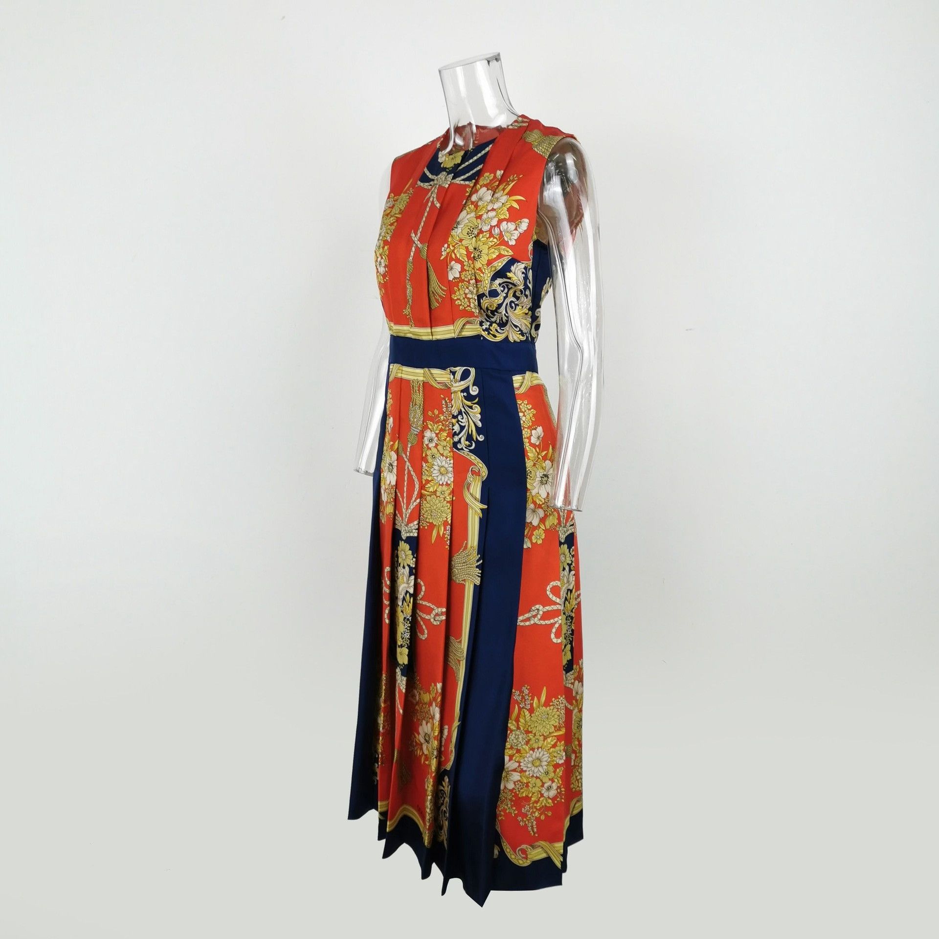 Gucci Brand New Authentic Gucci Dress Size M / US 6-8 / IT 42-44 - 2 Thumbnail