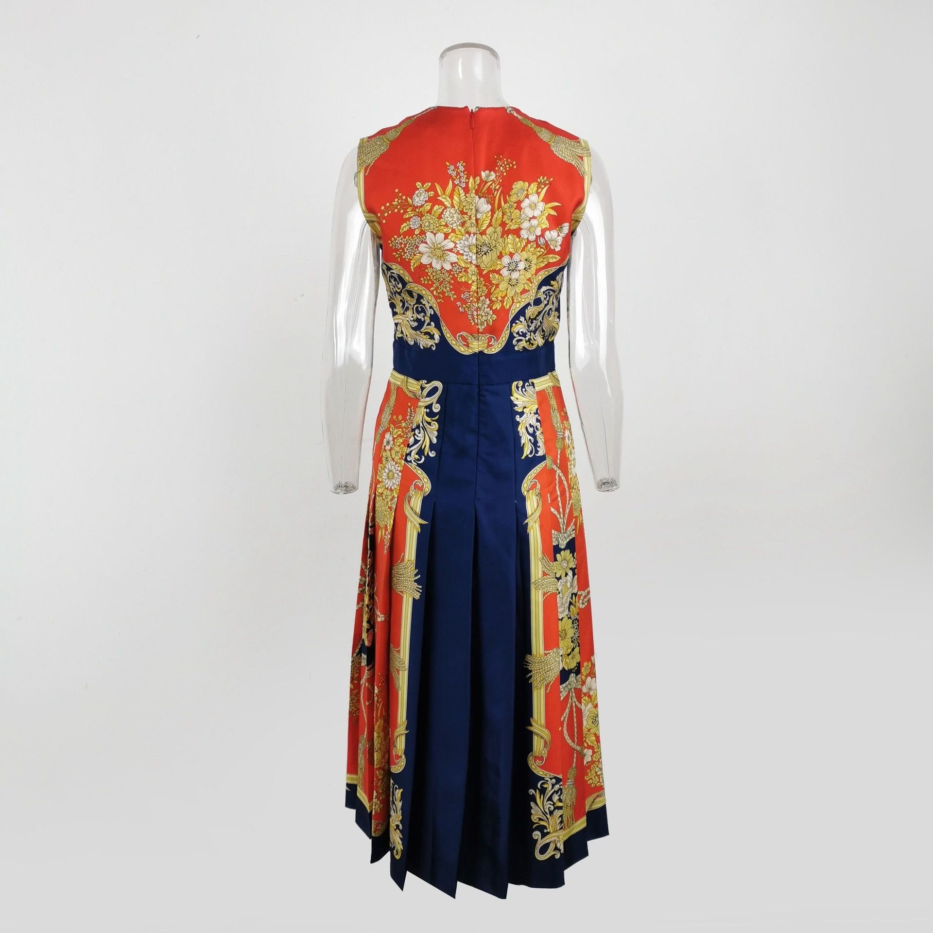 Gucci Brand New Authentic Gucci Dress Size M / US 6-8 / IT 42-44 - 3 Thumbnail