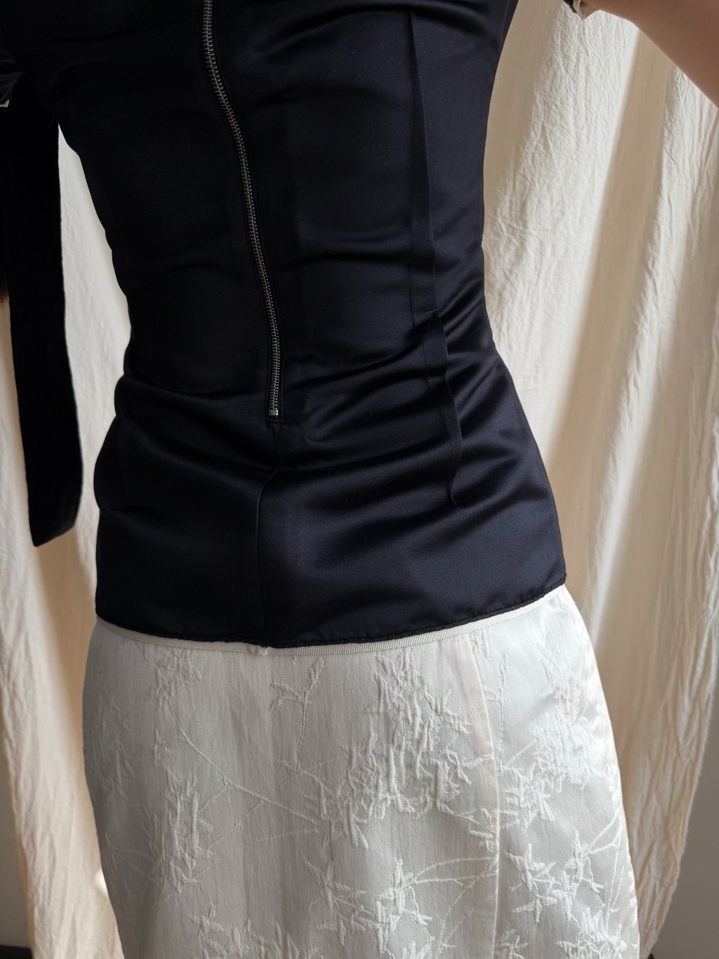 Dolce & Gabbana D&G Satin Puff Sleeve Fitted Top Size M / US 6-8 / IT 42-44 - 5 Thumbnail