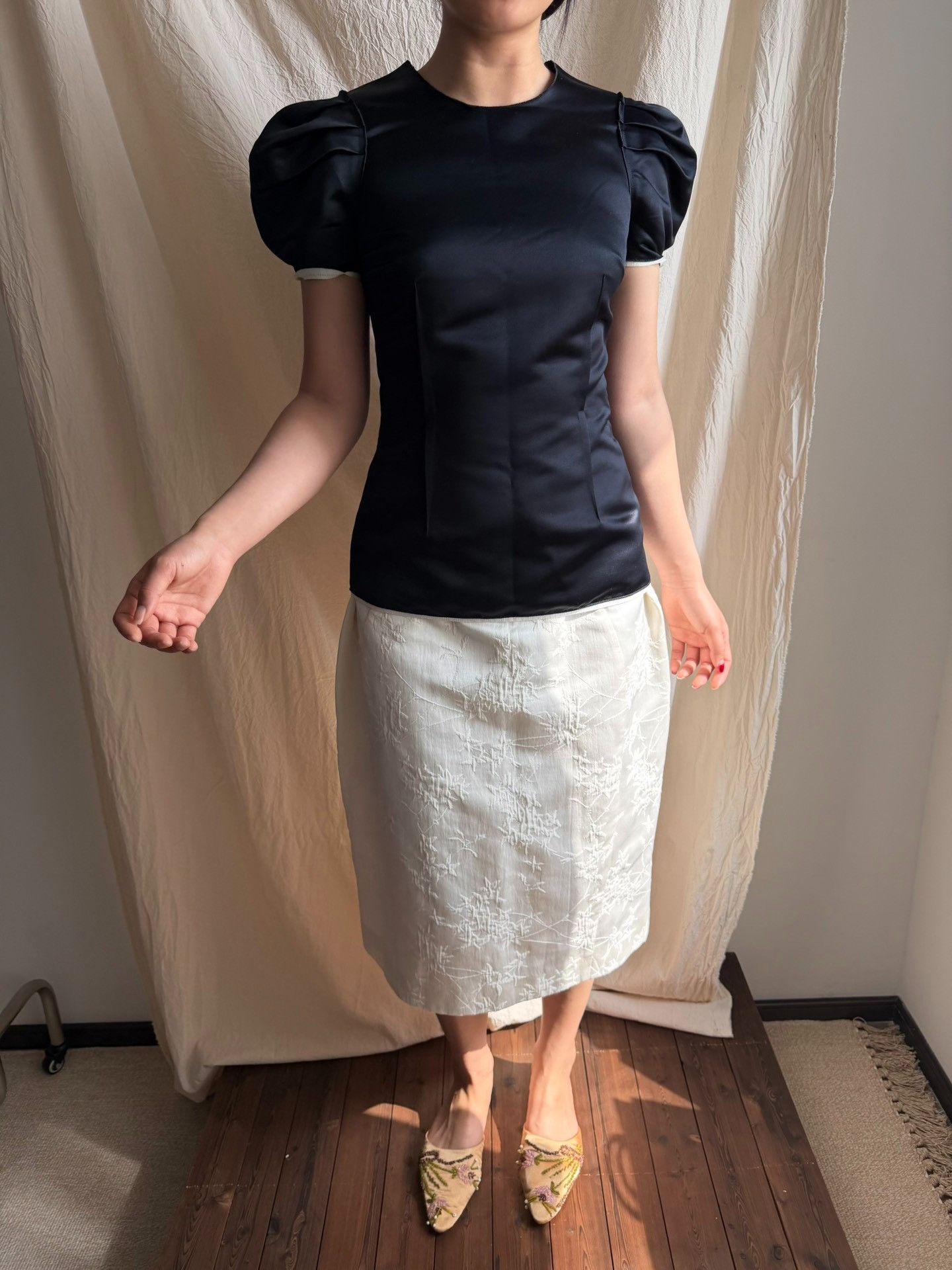 Dolce & Gabbana D&G Satin Puff Sleeve Fitted Top Size M / US 6-8 / IT 42-44 - 2 Thumbnail