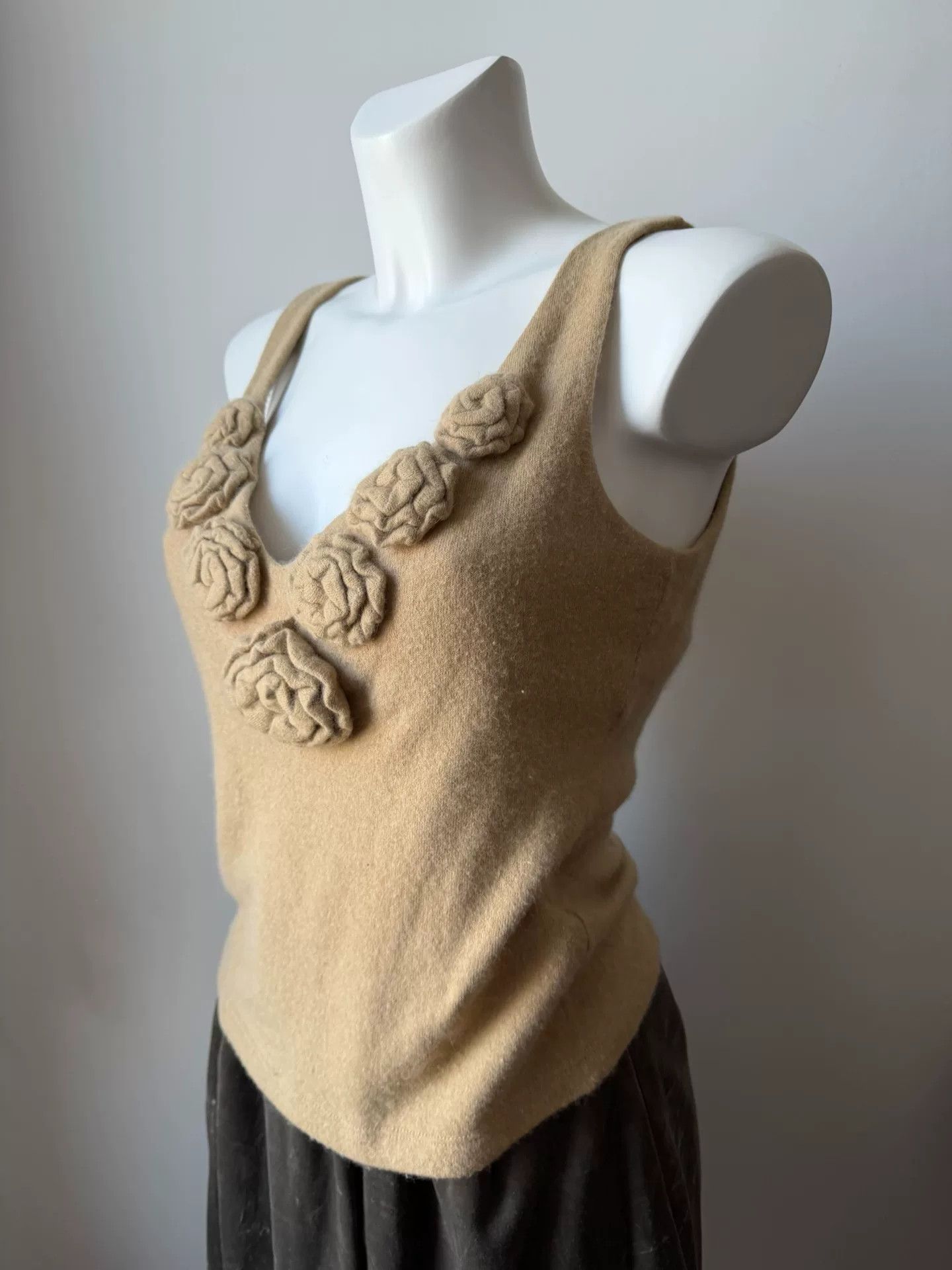 Moschino MOSCHINO Cashmere Khaki Knit Flower Vest Size M / US 6-8 / IT 42-44 - 3 Thumbnail