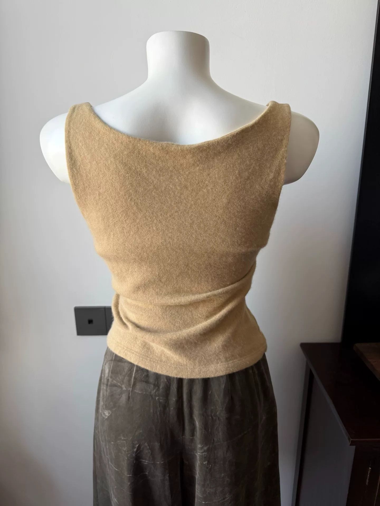 Moschino MOSCHINO Cashmere Khaki Knit Flower Vest Size M / US 6-8 / IT 42-44 - 6 Thumbnail