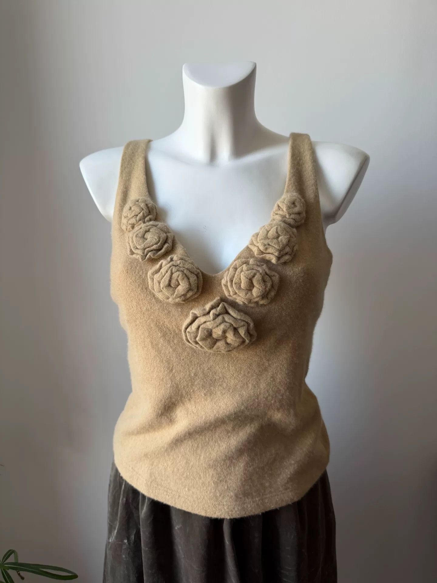 Moschino MOSCHINO Cashmere Khaki Knit Flower Vest Size M / US 6-8 / IT 42-44 - 2 Thumbnail