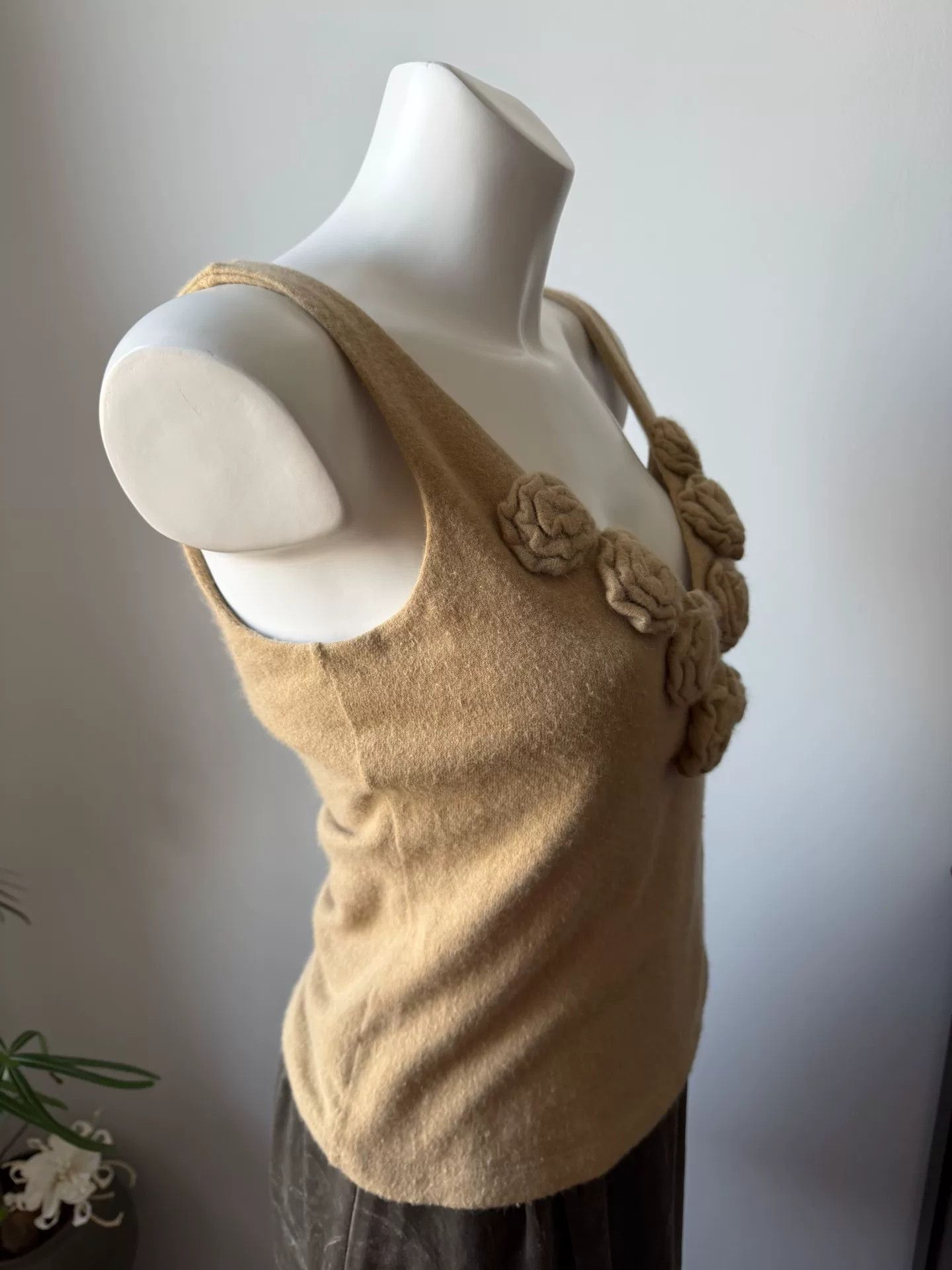Moschino MOSCHINO Cashmere Khaki Knit Flower Vest Size M / US 6-8 / IT 42-44 - 4 Thumbnail