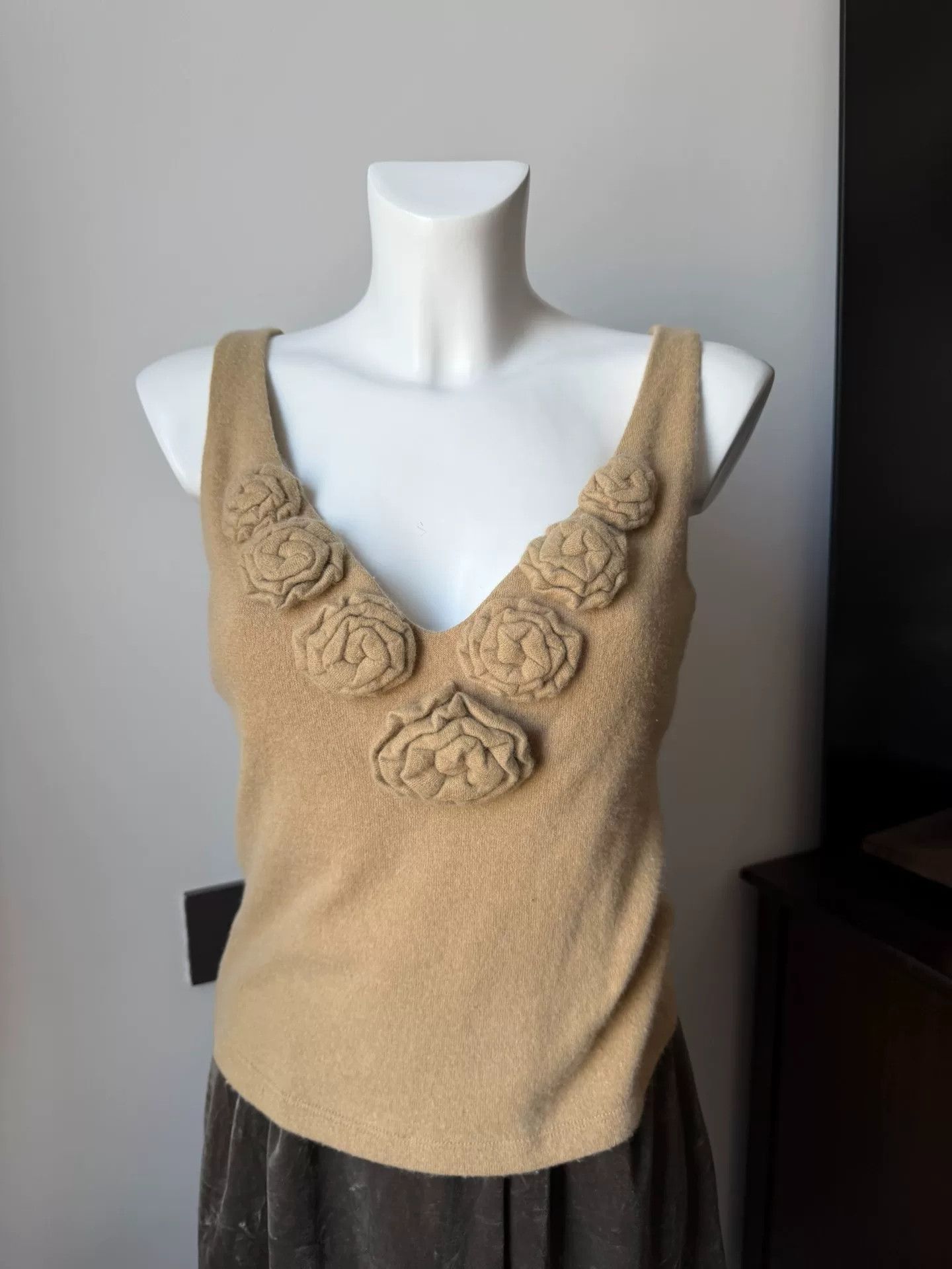 Moschino MOSCHINO Cashmere Khaki Knit Flower Vest Size M / US 6-8 / IT 42-44 - 7 Thumbnail
