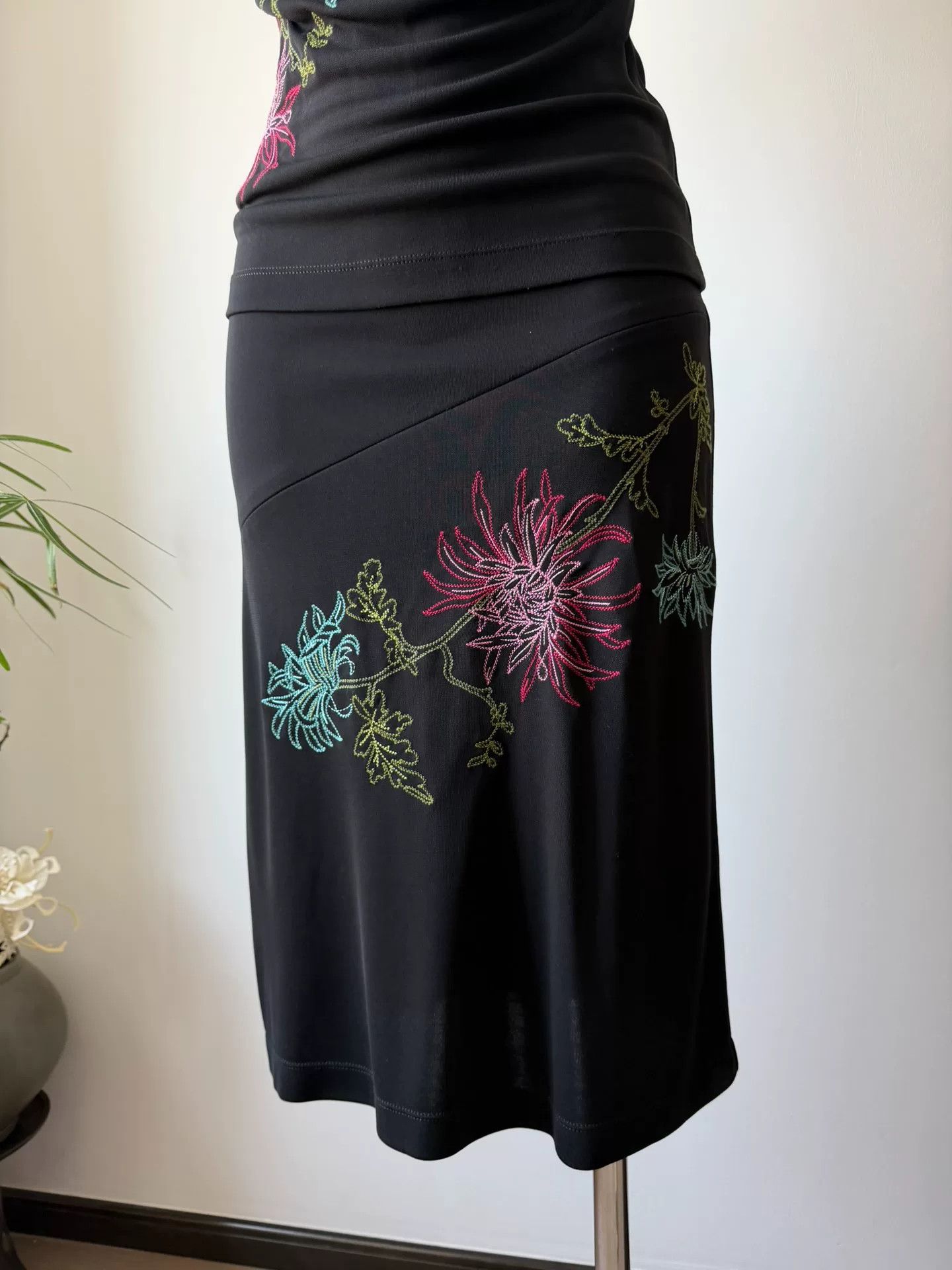 Bcbgmaxazria BCBG Chinese Neckline Embroidery Set Size M / US 6-8 / IT 42-44 - 5 Thumbnail