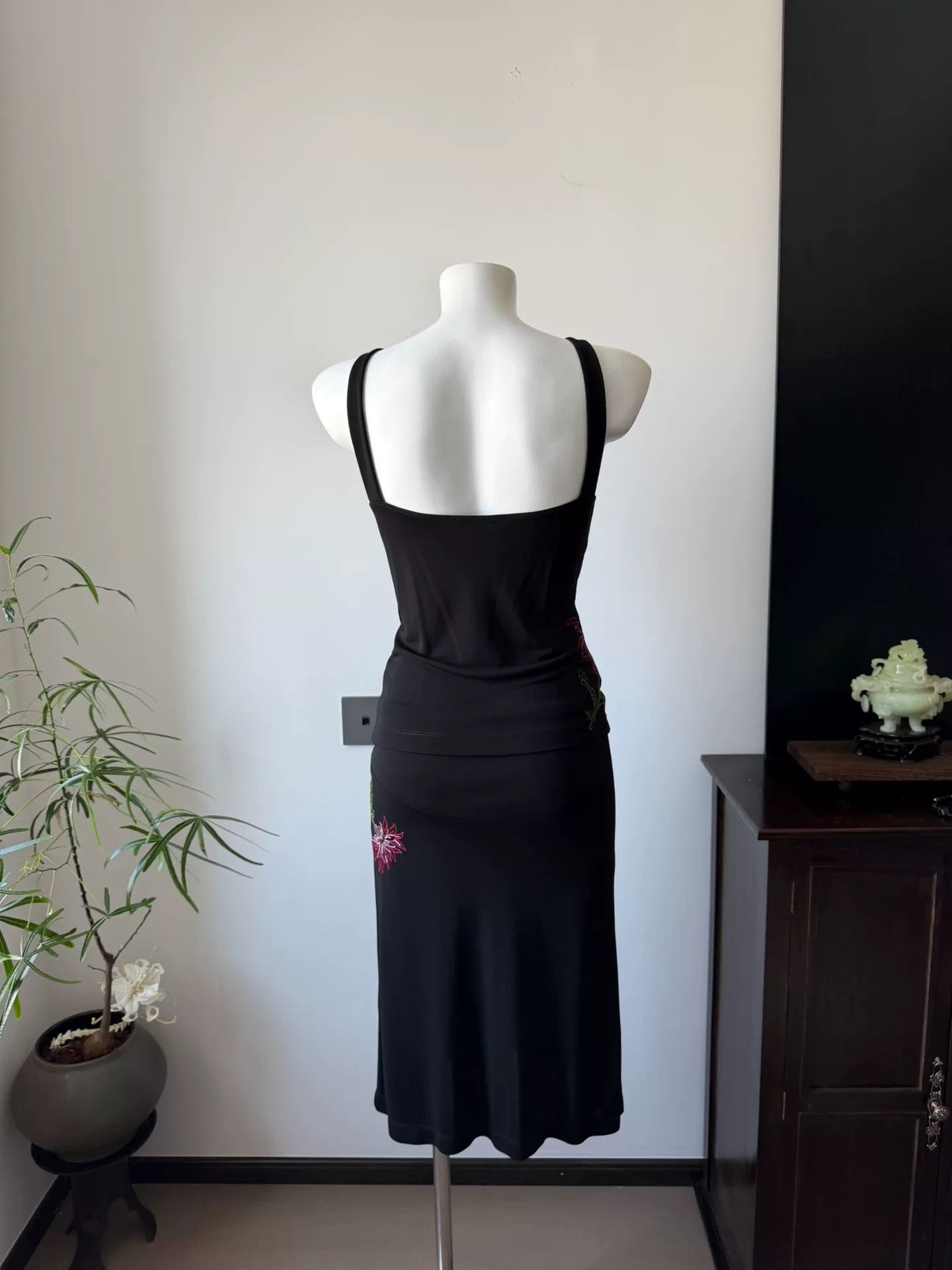 Bcbgmaxazria BCBG Chinese Neckline Embroidery Set Size M / US 6-8 / IT 42-44 - 6 Thumbnail