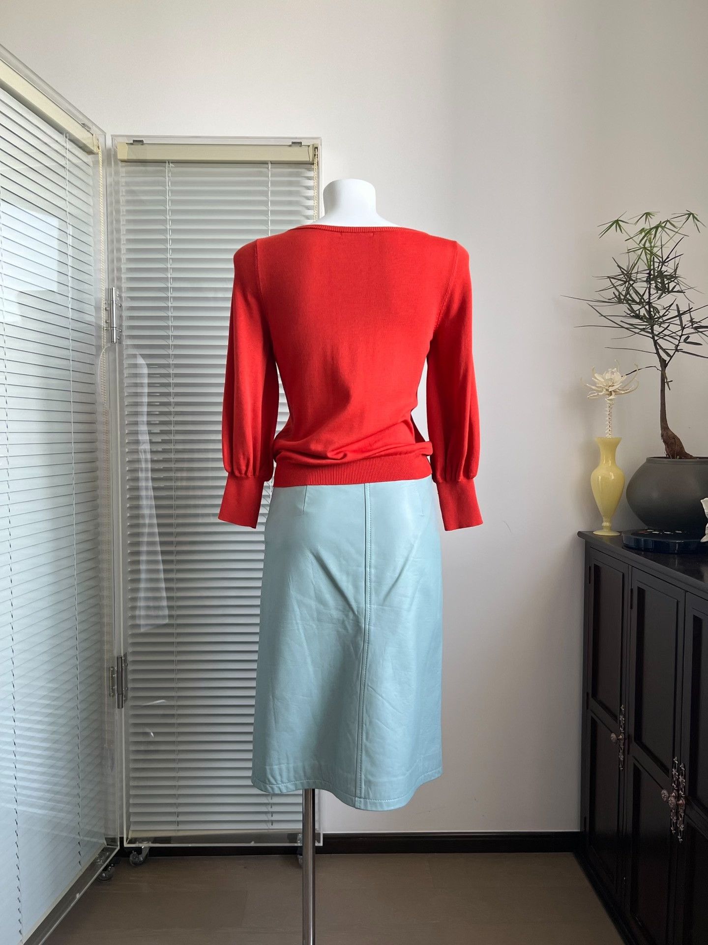 Vivienne Tam VIVIENNETAM Red 7-Sleeve Dragon Button Knit Size M / US 6-8 / IT 42-44 - 4 Thumbnail