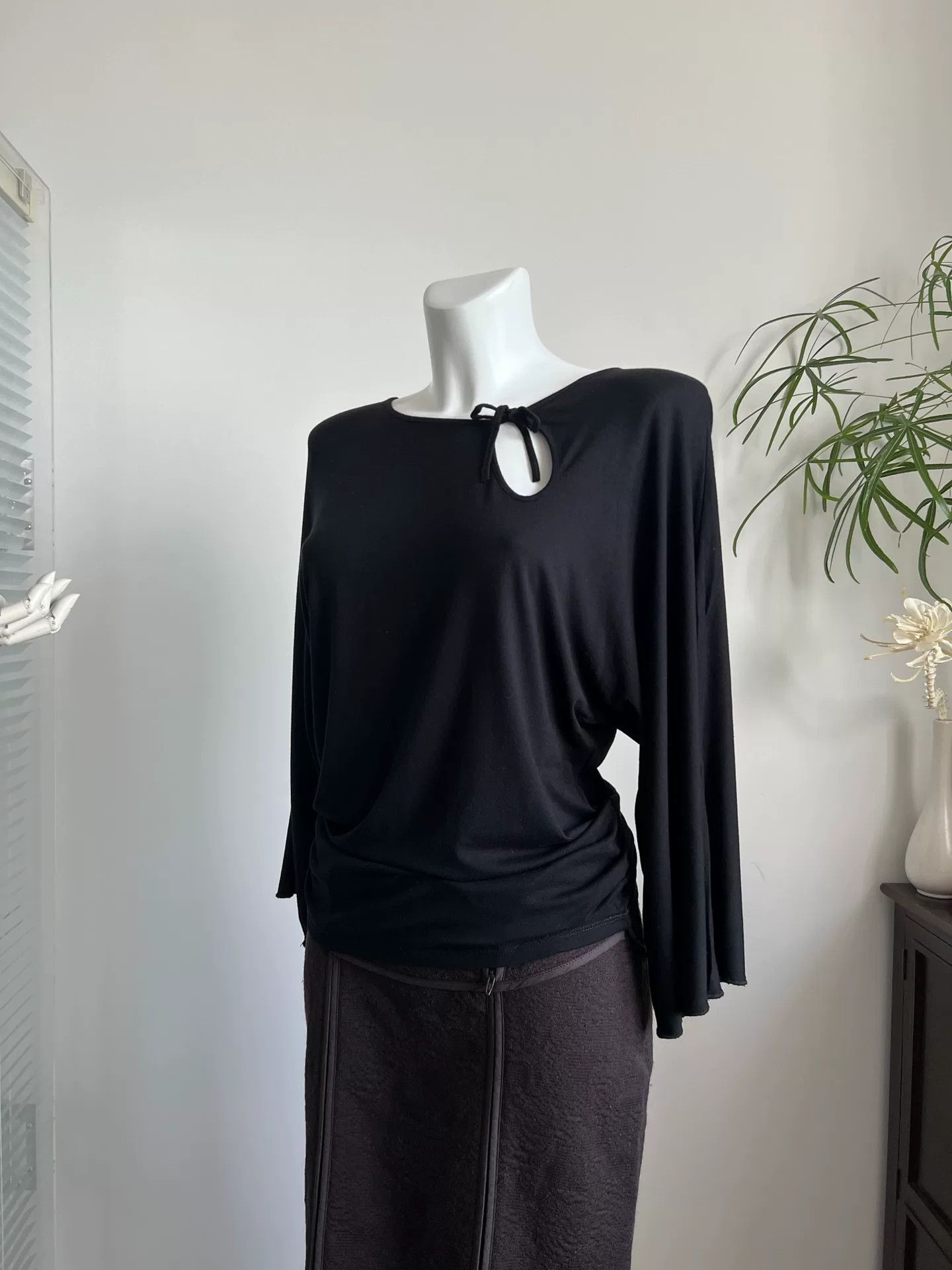 Max Mara Max Mara Black Cutout 3/4 Sleeve Top Size M / US 6-8 / IT 42-44 - 4 Thumbnail