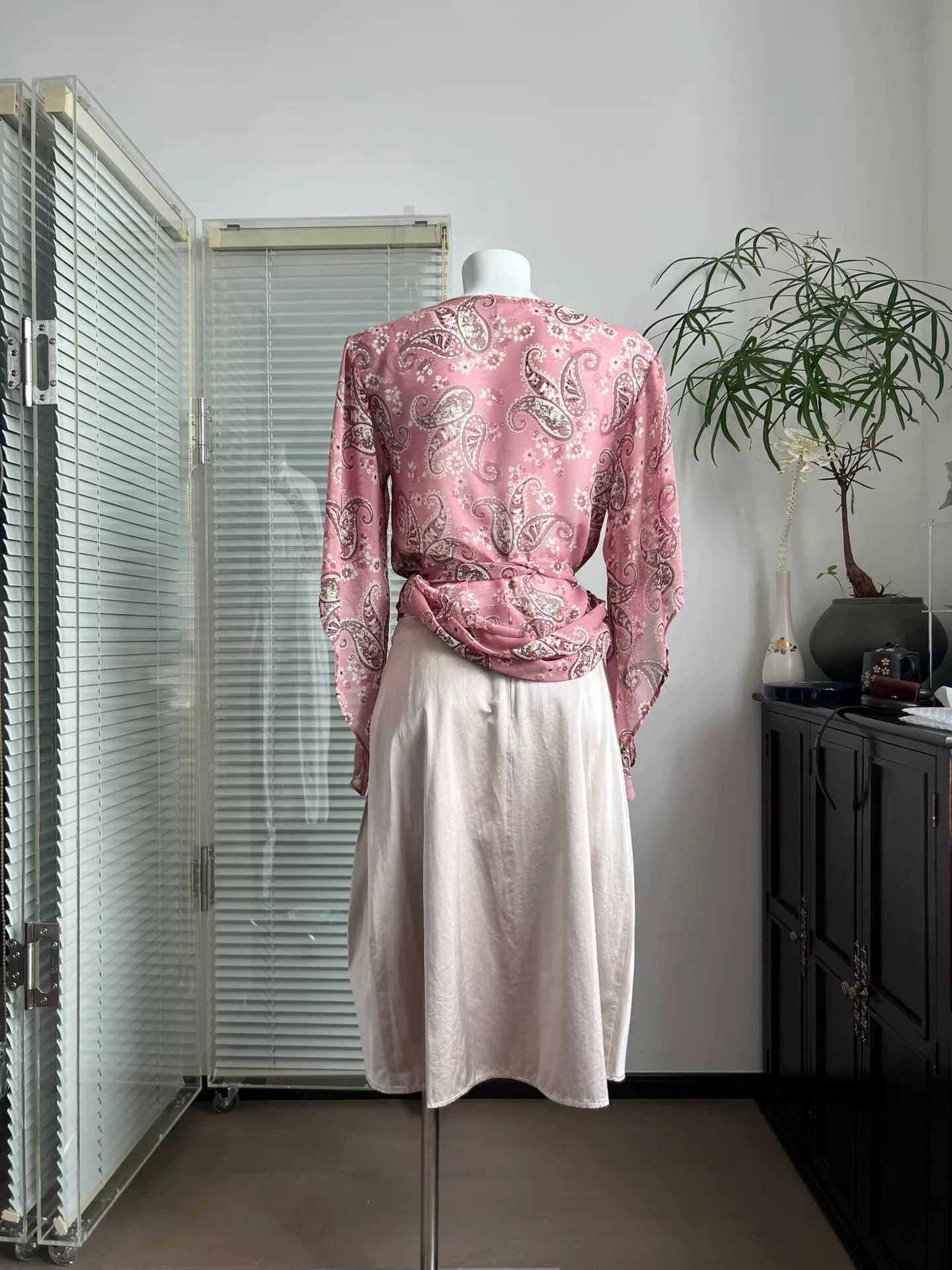 Other Vintage Pink Paisley Ruffled Sleeve Blouse Size M / US 6-8 / IT 42-44 - 5 Thumbnail