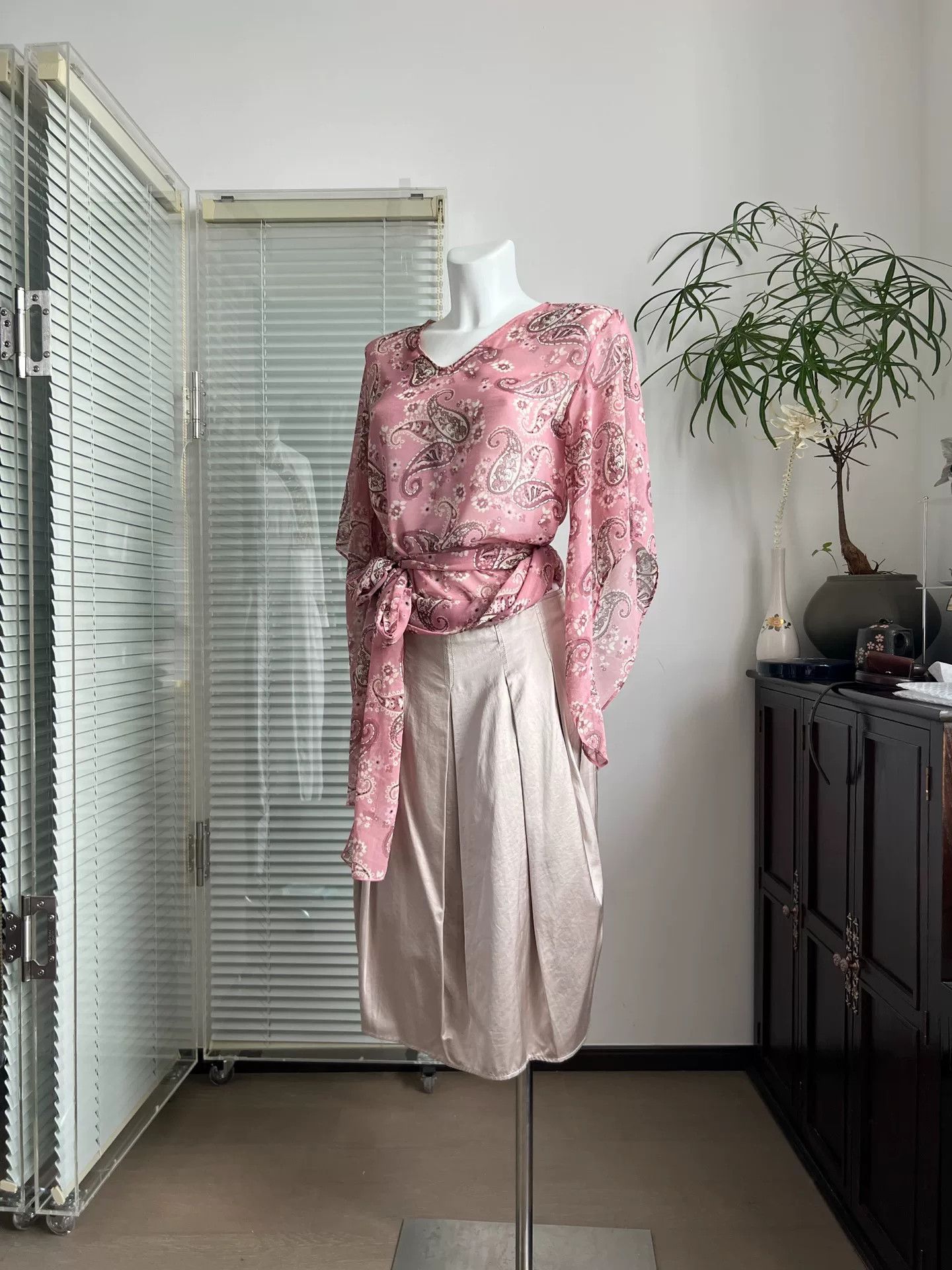 Other Vintage Pink Paisley Ruffled Sleeve Blouse Size M / US 6-8 / IT 42-44 - 3 Thumbnail