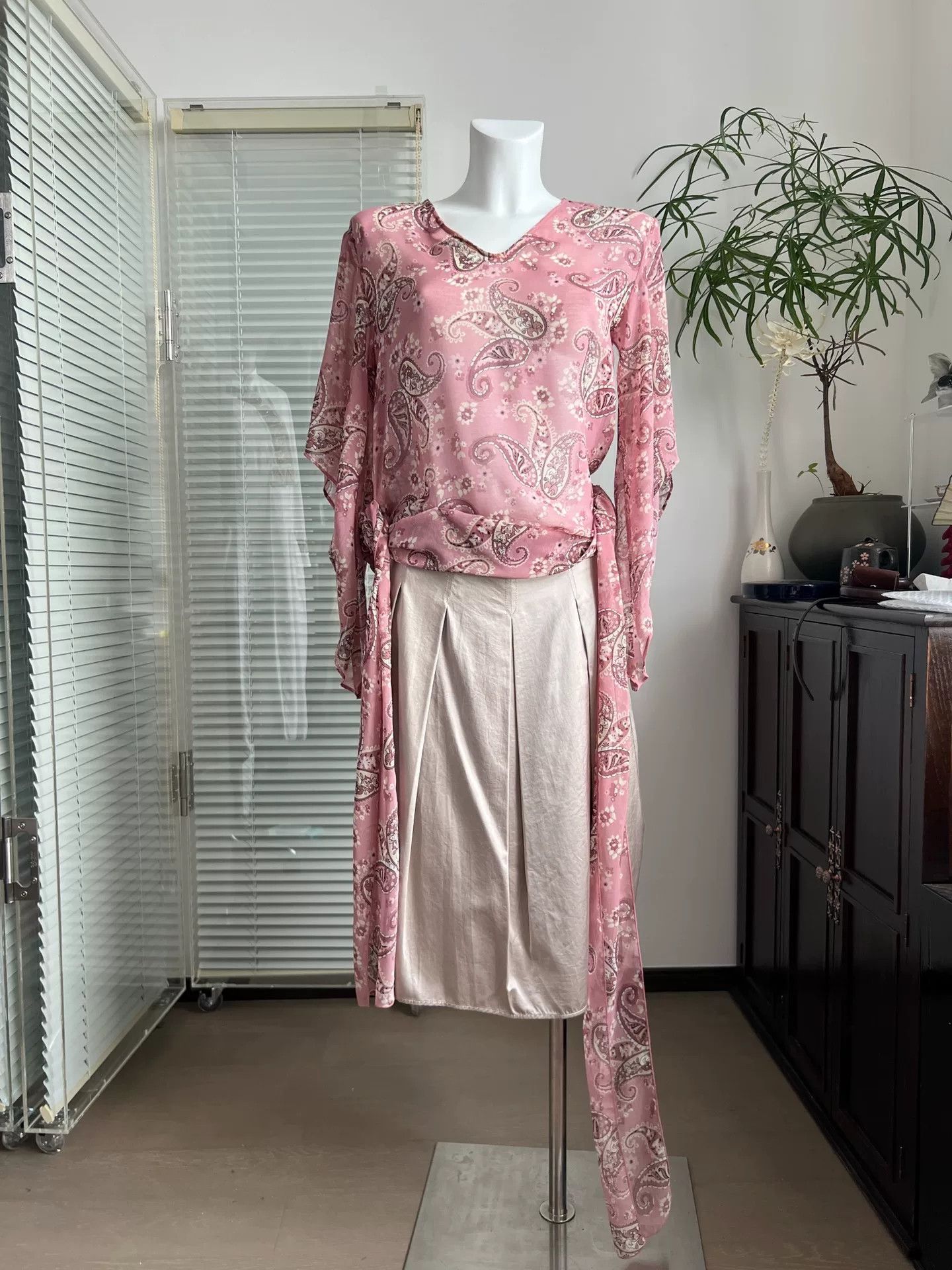 Other Vintage Pink Paisley Ruffled Sleeve Blouse Size M / US 6-8 / IT 42-44 - 7 Thumbnail