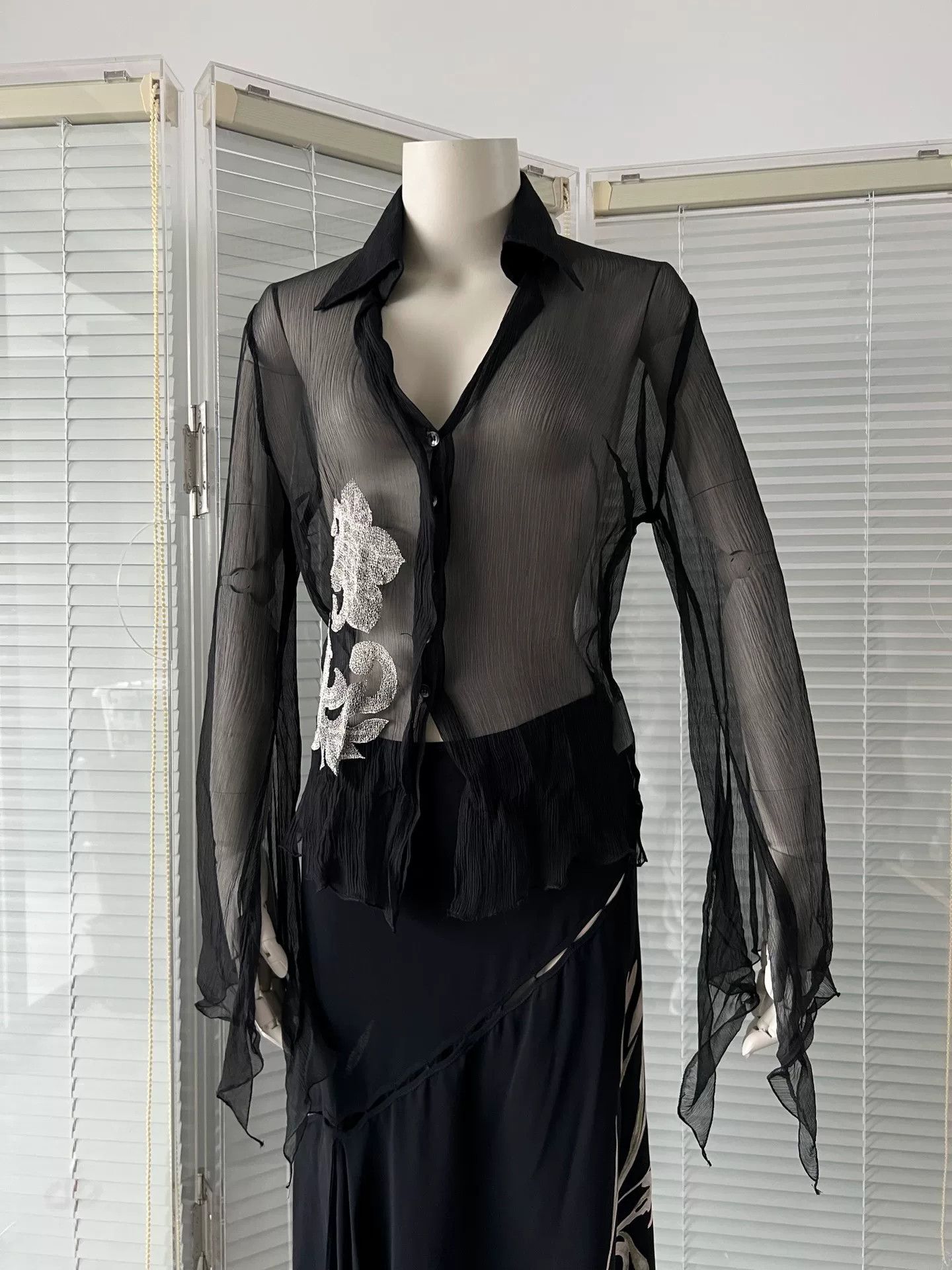 Other Vintage Italian Silver Lily Silk Shirt Size M / US 6-8 / IT 42-44 - 2 Thumbnail