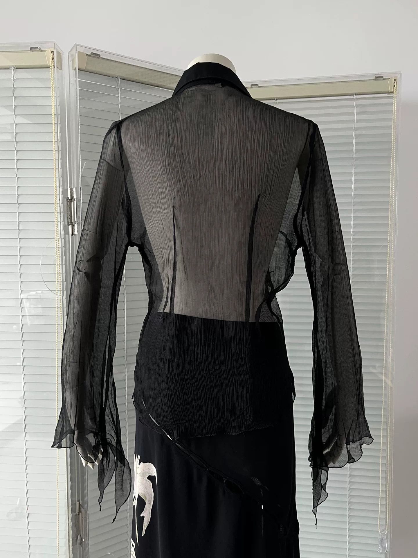Other Vintage Italian Silver Lily Silk Shirt Size M / US 6-8 / IT 42-44 - 5 Thumbnail