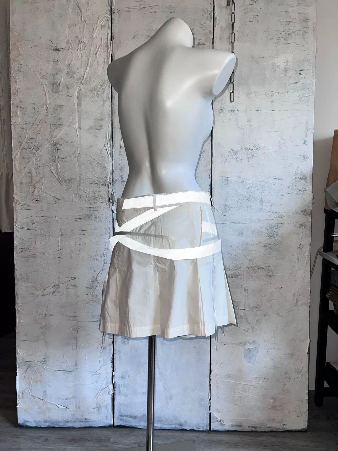 Other PAOLAFRANI White Y2K Pleated Mini Skirt Size 42" / US 20 - 4 Thumbnail