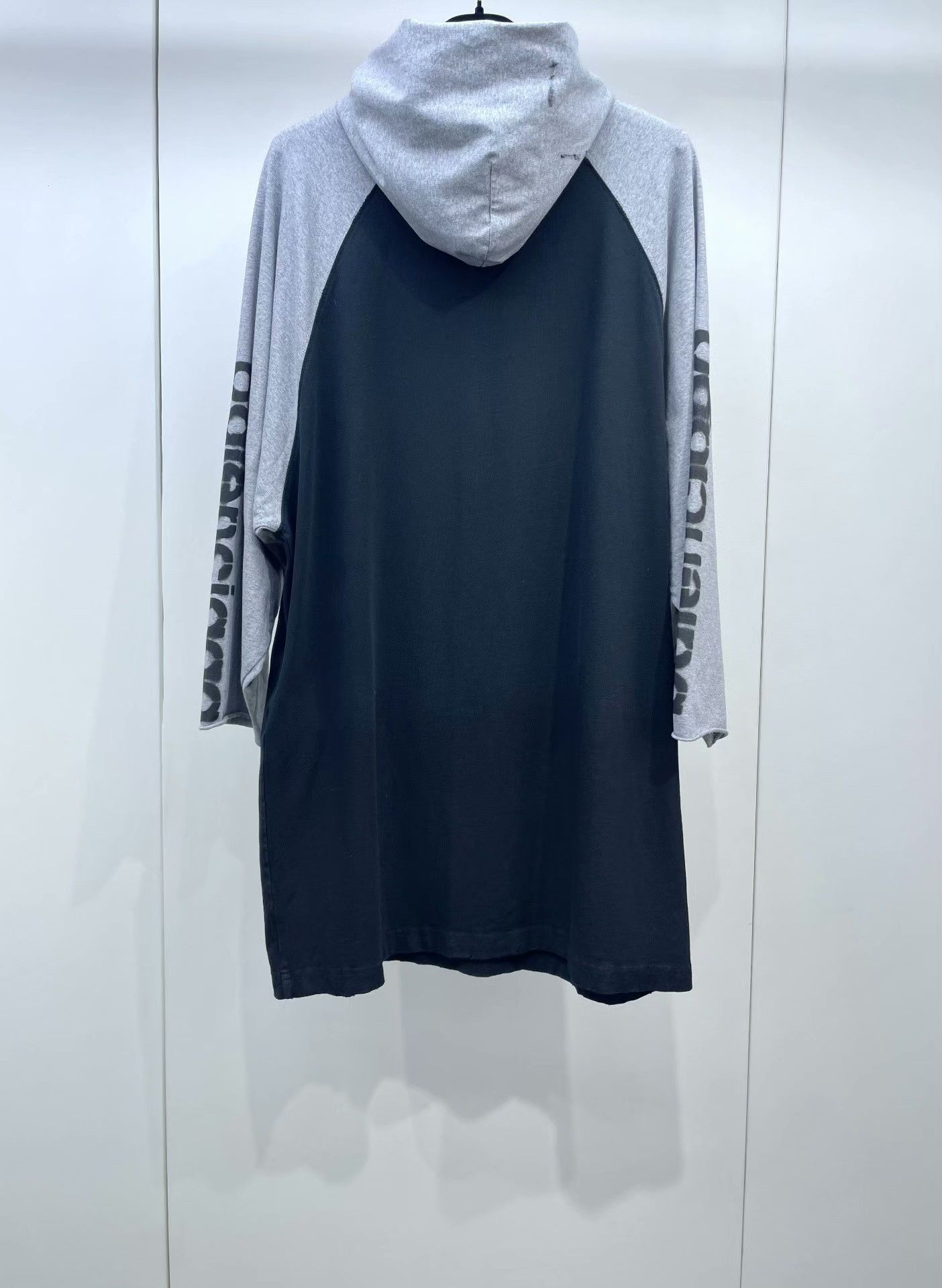 Balenciaga Balenciaga Letter Sleeve Hooded Loose T-shirt Size M / US 6-8 / IT 42-44 - 2 Thumbnail
