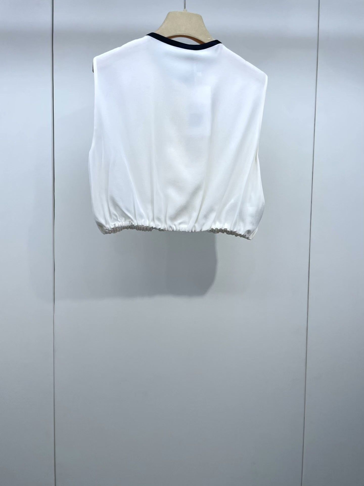 Miu Miu Miu Miu Bow Sleeveless Silk Top Size M / US 6-8 / IT 42-44 - 2 Thumbnail