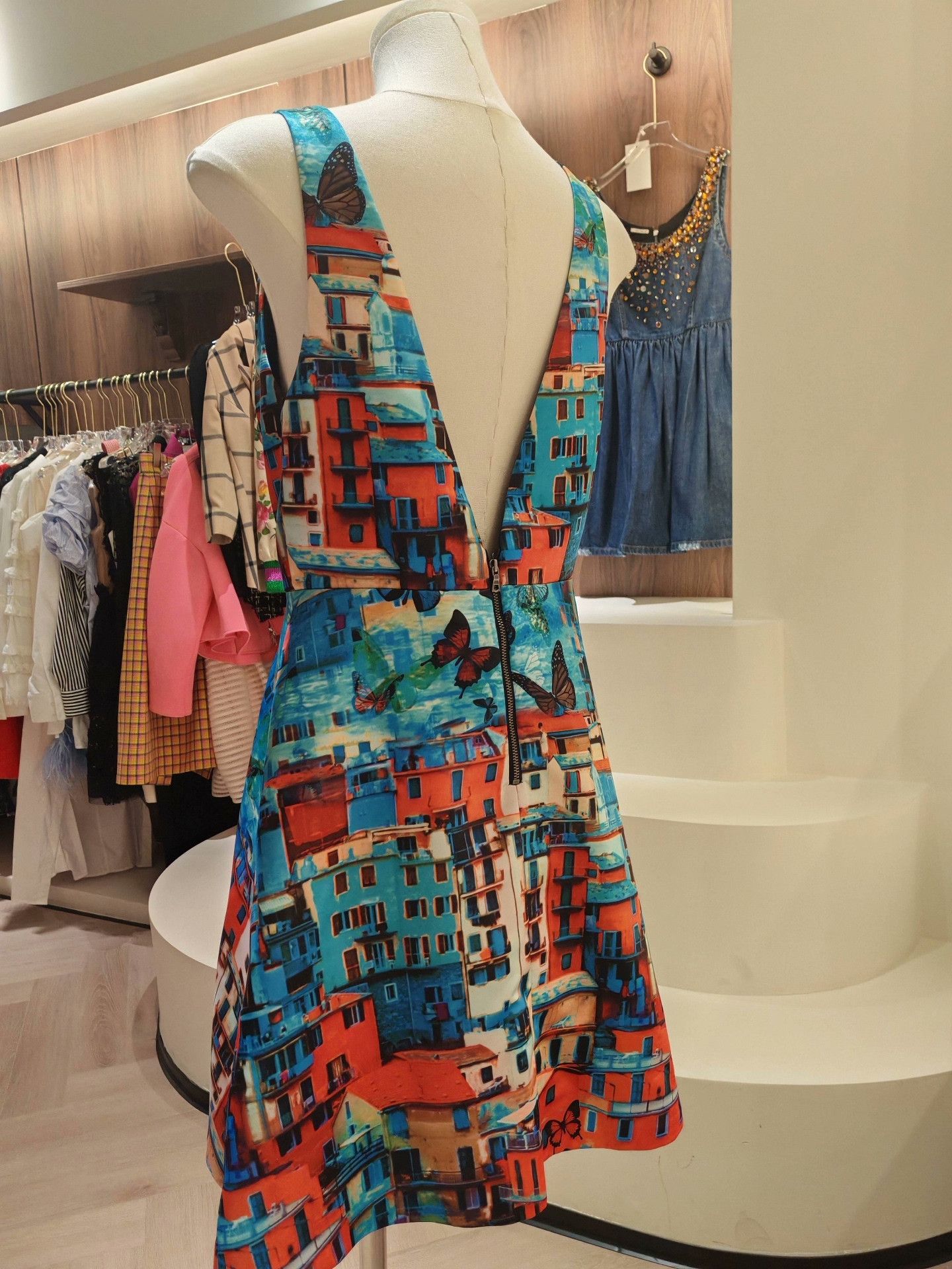 Alice + Olivia alice + olivia Butterfly Town Print Dress Size M / US 6-8 / IT 42-44 - 2 Thumbnail