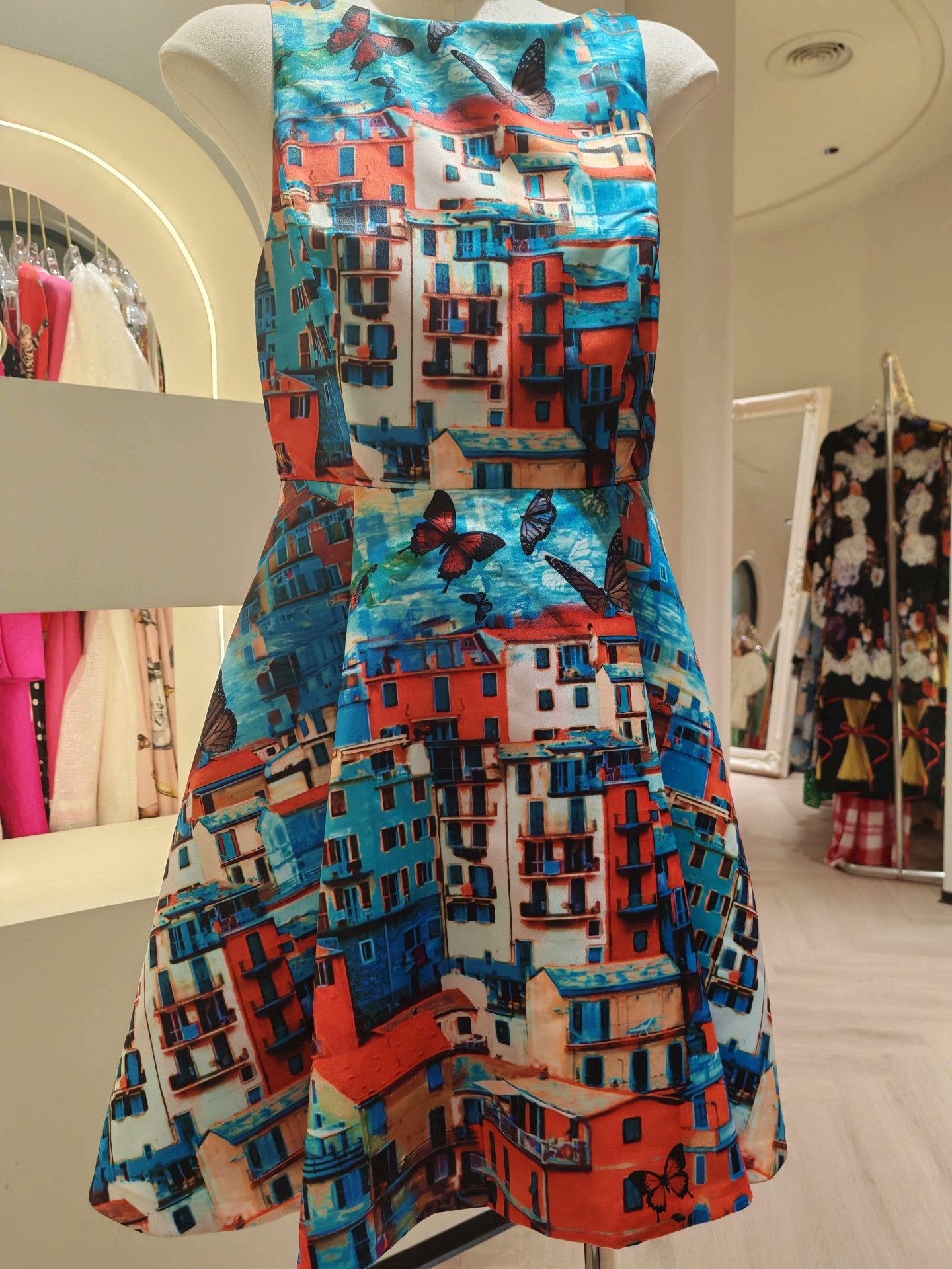 Alice + Olivia alice + olivia Butterfly Town Print Dress Size M / US 6-8 / IT 42-44 - 3 Thumbnail