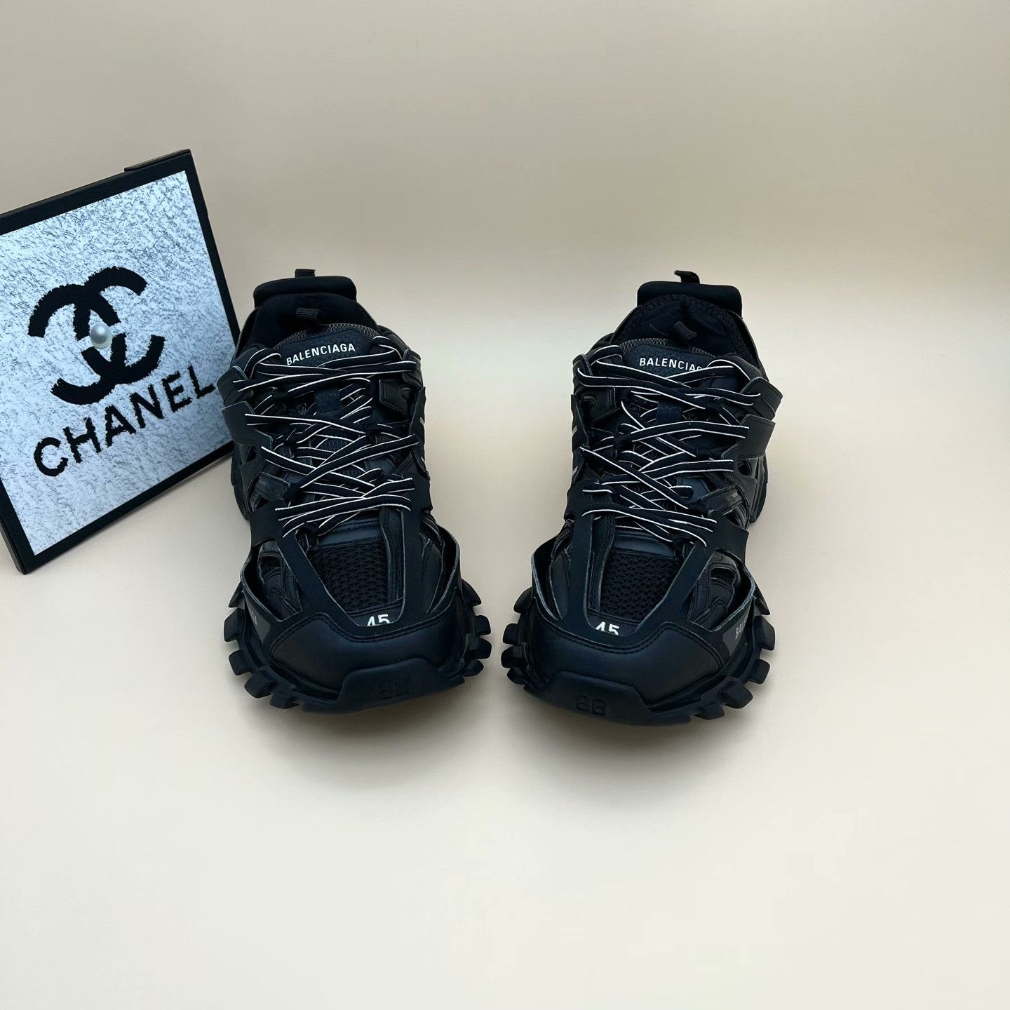 Balenciaga Balenciaga Lowtop Sneakers 12 Men Size US 12 / EU 45 - 2 Thumbnail