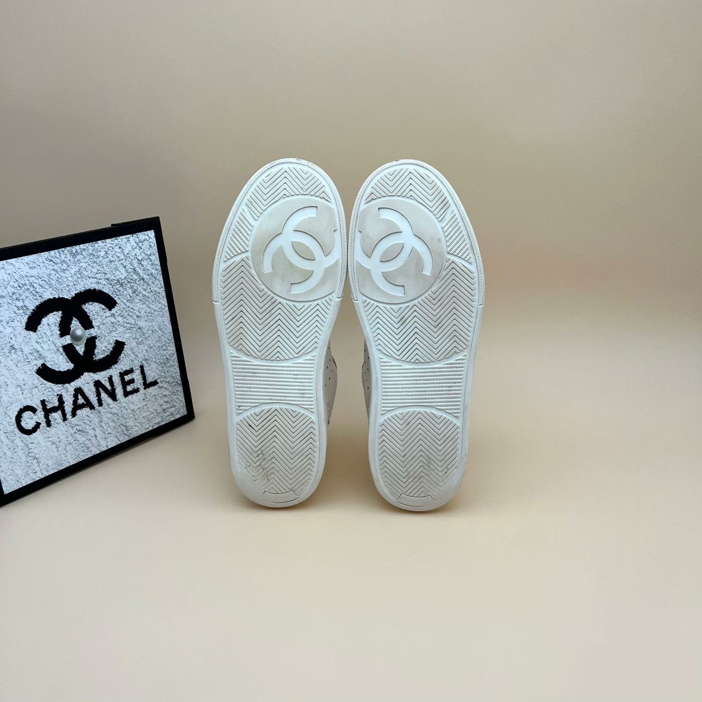 Chanel Chanel Lowtop Sneakers us_8 Women Size US 8 / IT 38 - 5 Thumbnail