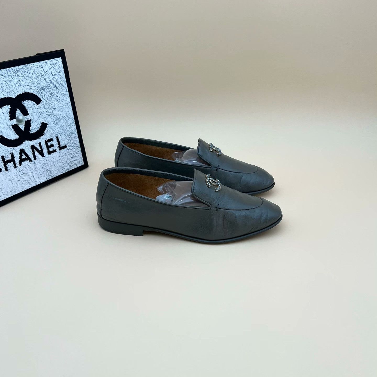 Chanel Chanel Lowtop Sneakers us_8 Women Size US 8 / IT 38 - 4 Thumbnail