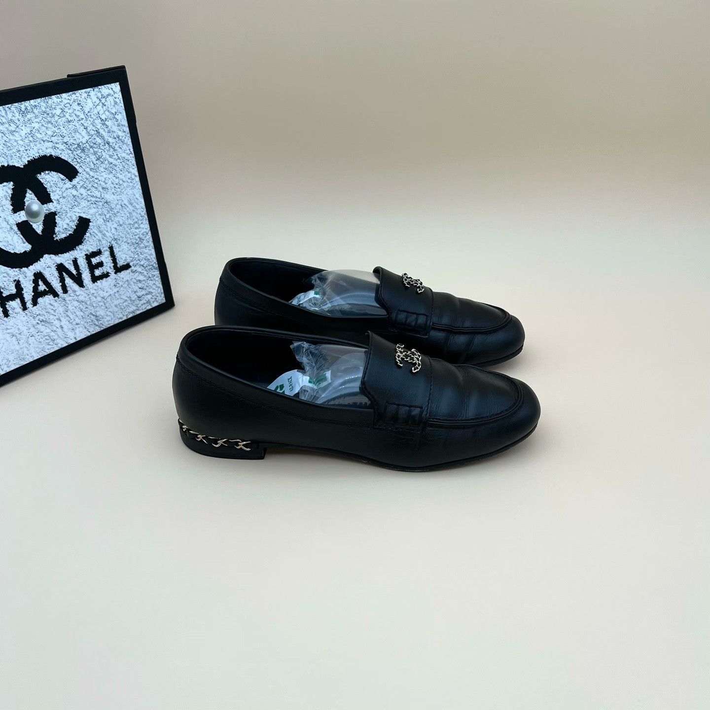 Chanel Chanel Gold Lowtop Sneakers us_6 Women Size US 6 / IT 36 - 4 Thumbnail