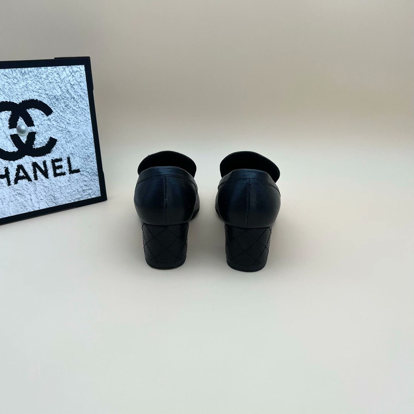 Chanel Chanel Plaid Lowtop Sneakers us_7 Women Size US 7 / IT 37 - 3 Thumbnail